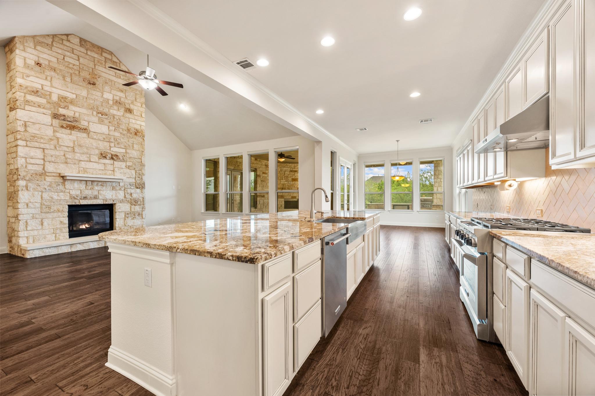 9733 Avion Cv, Dripping Springs, TX 78620