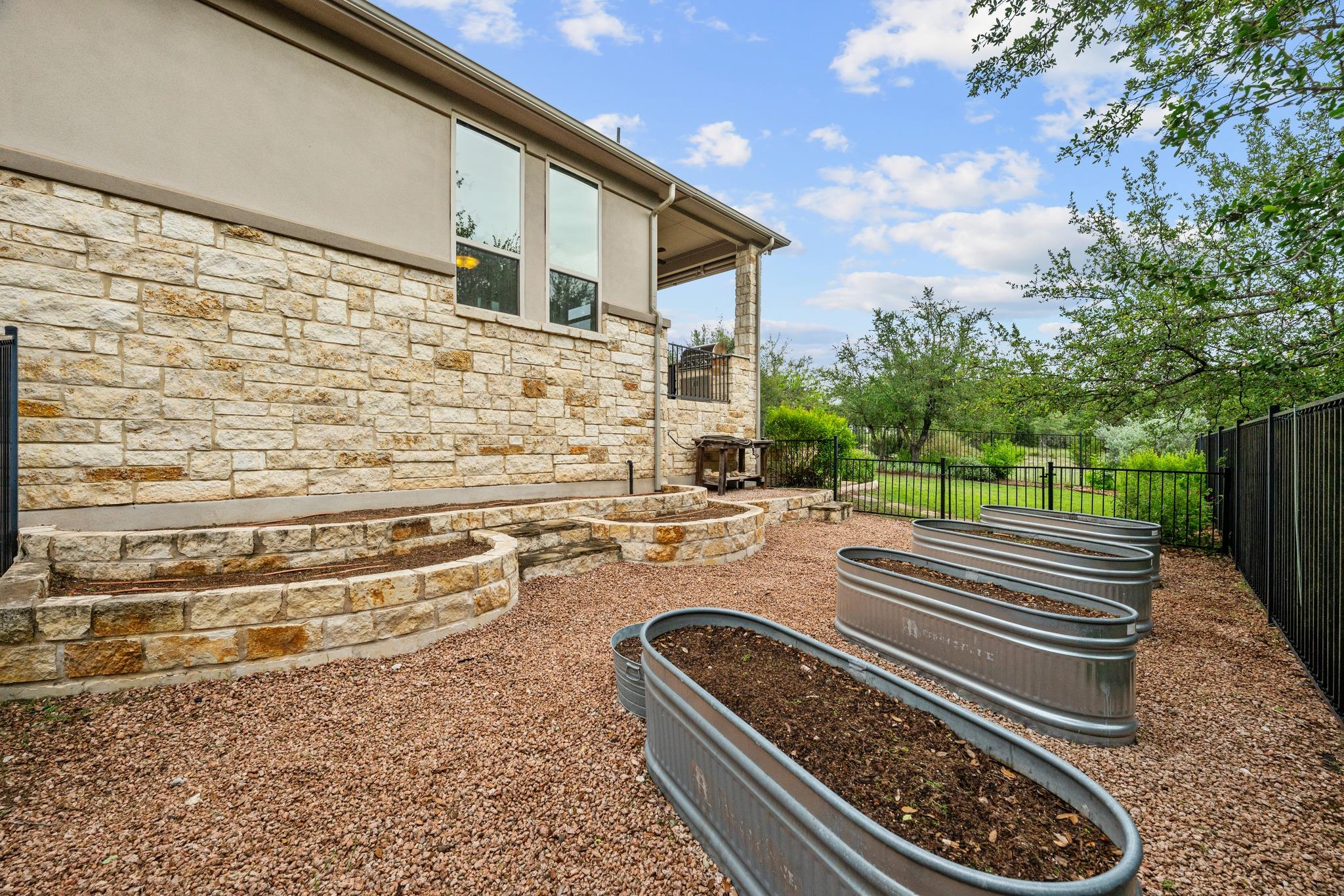 9733 Avion Cv, Dripping Springs, TX 78620