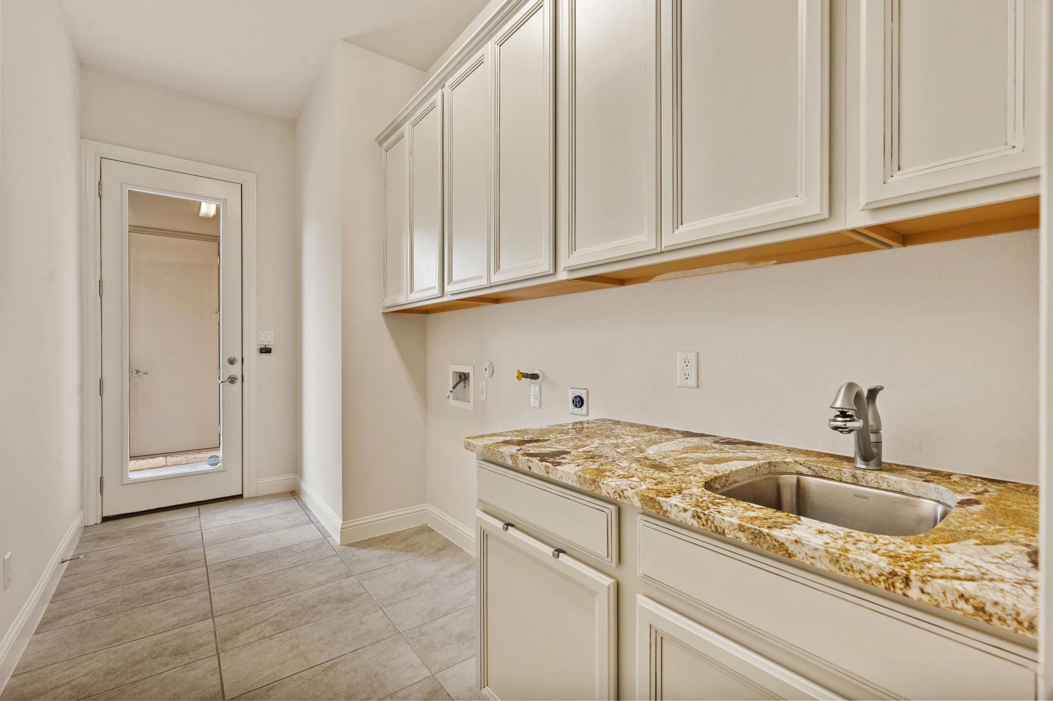 9733 Avion Cv, Dripping Springs, TX 78620
