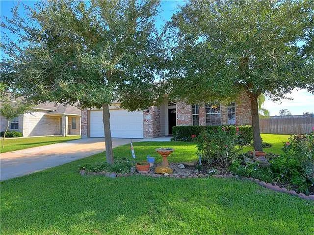 304 Trophy Ct, Bastrop, TX 78602
