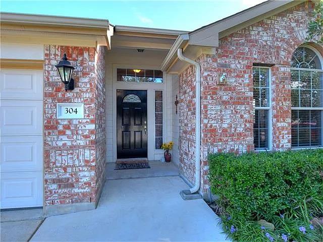 304 Trophy Ct, Bastrop, TX 78602