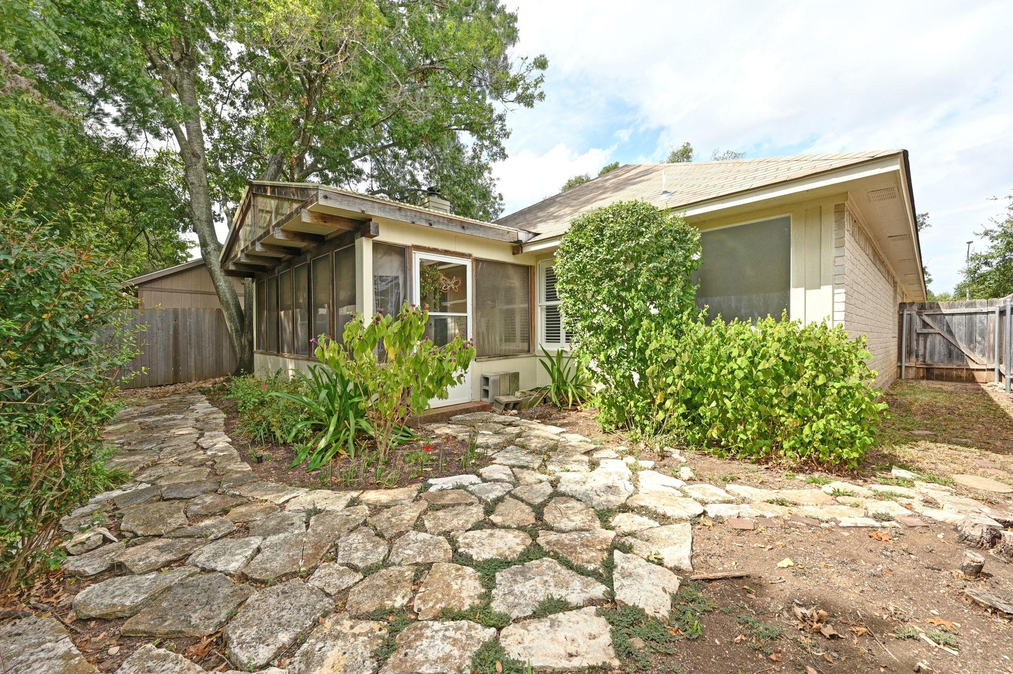 9401 Notches Dr, Austin, TX 78748