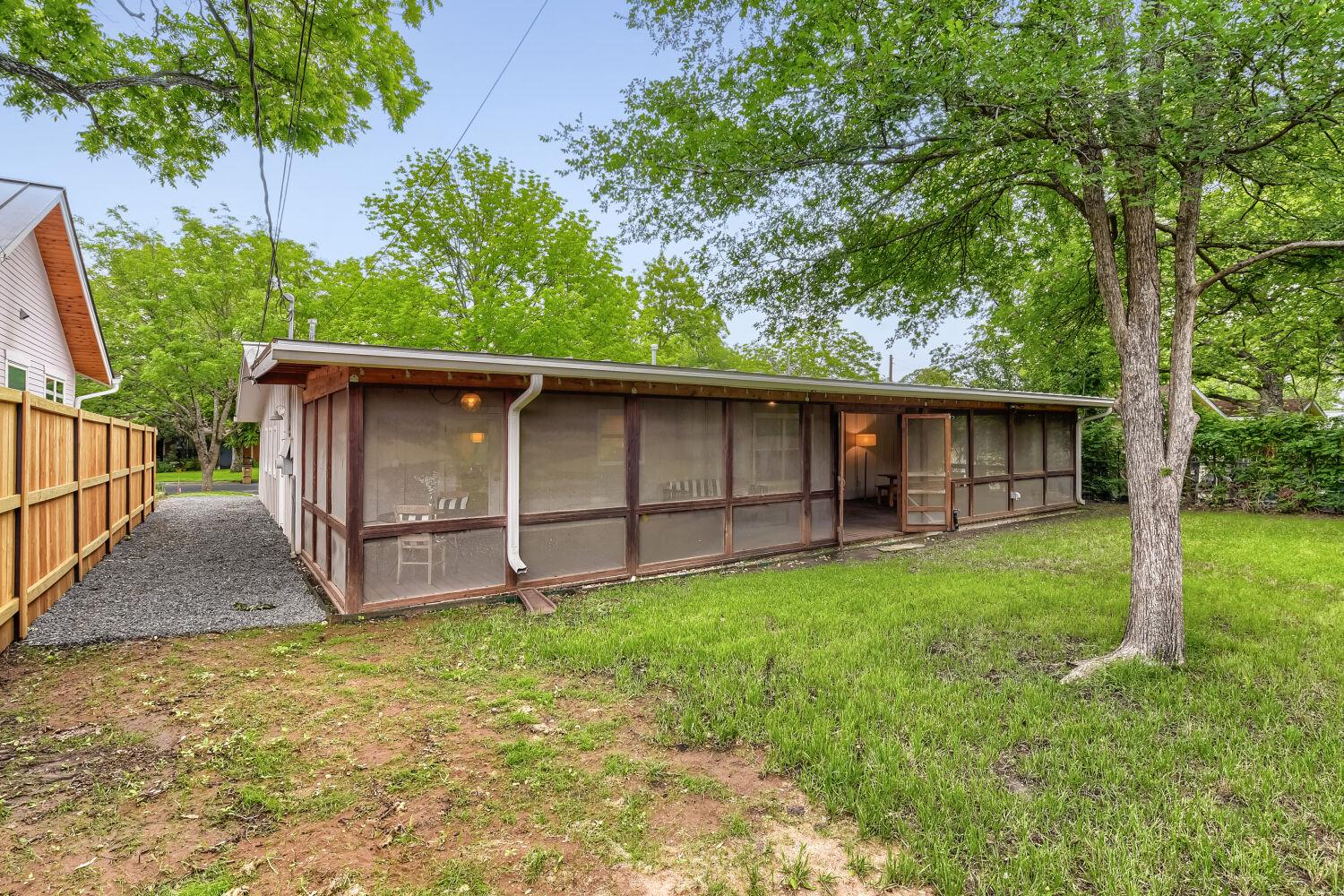 1109 Fieldcrest Dr, Austin, TX 78704