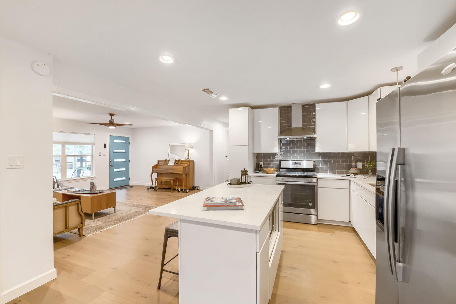 1109 Fieldcrest Dr, Austin, TX 78704