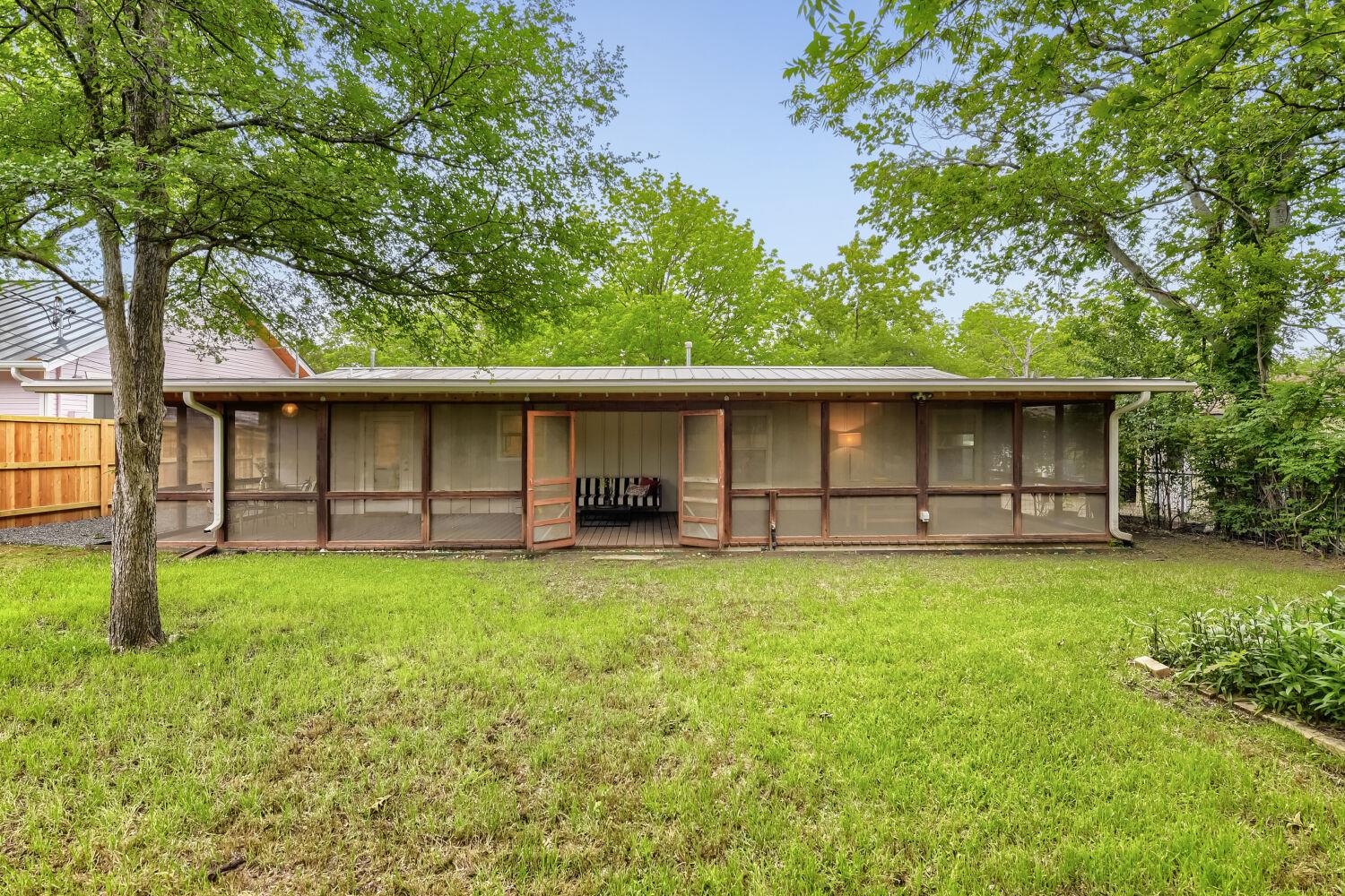 1109 Fieldcrest Dr, Austin, TX 78704