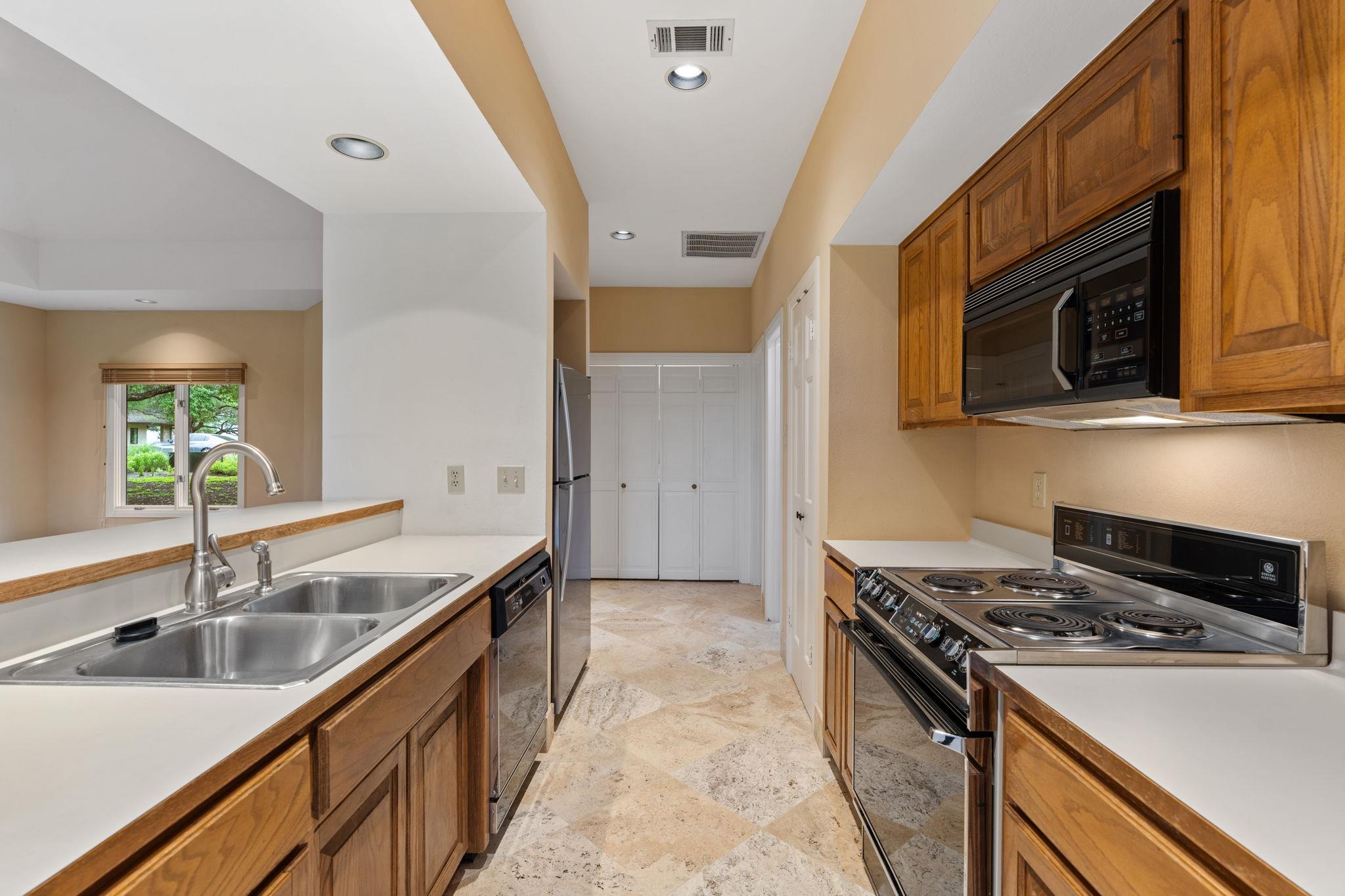 1927 Clubhouse Hill Dr # 14, Spicewood, TX 78669