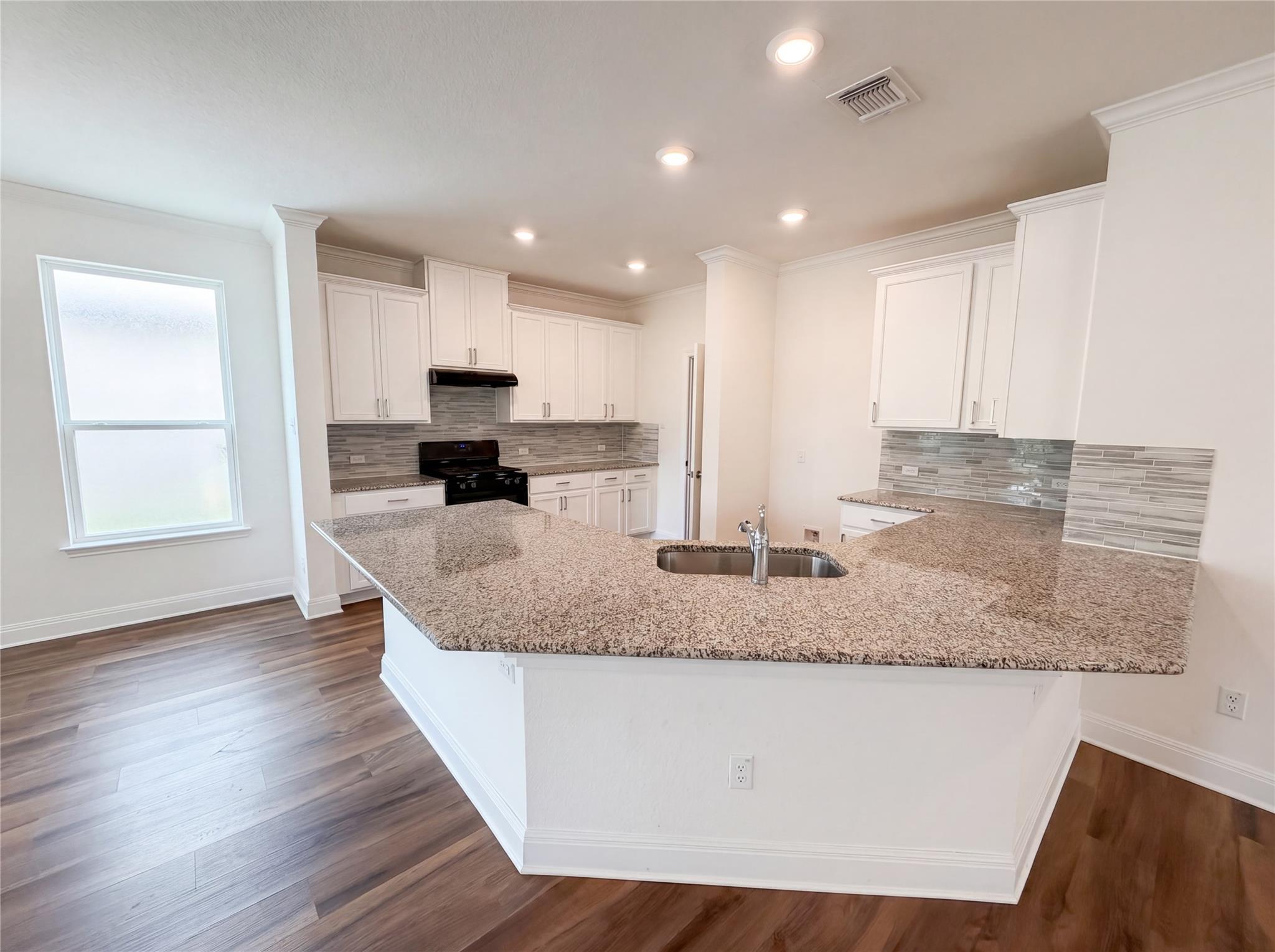 401 Fort William St # 33, Hutto, TX 78634