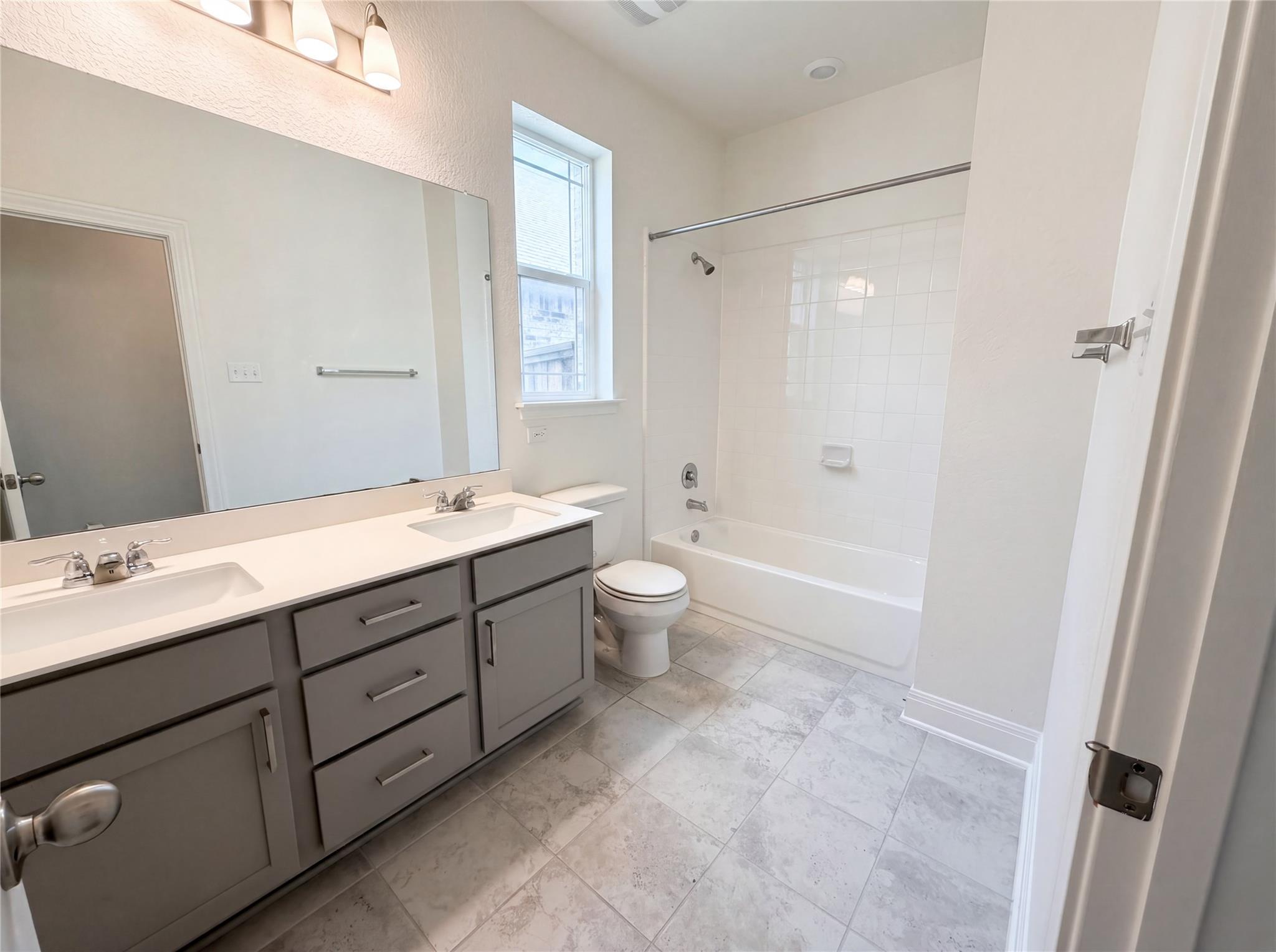 401 Fort William St # 33, Hutto, TX 78634