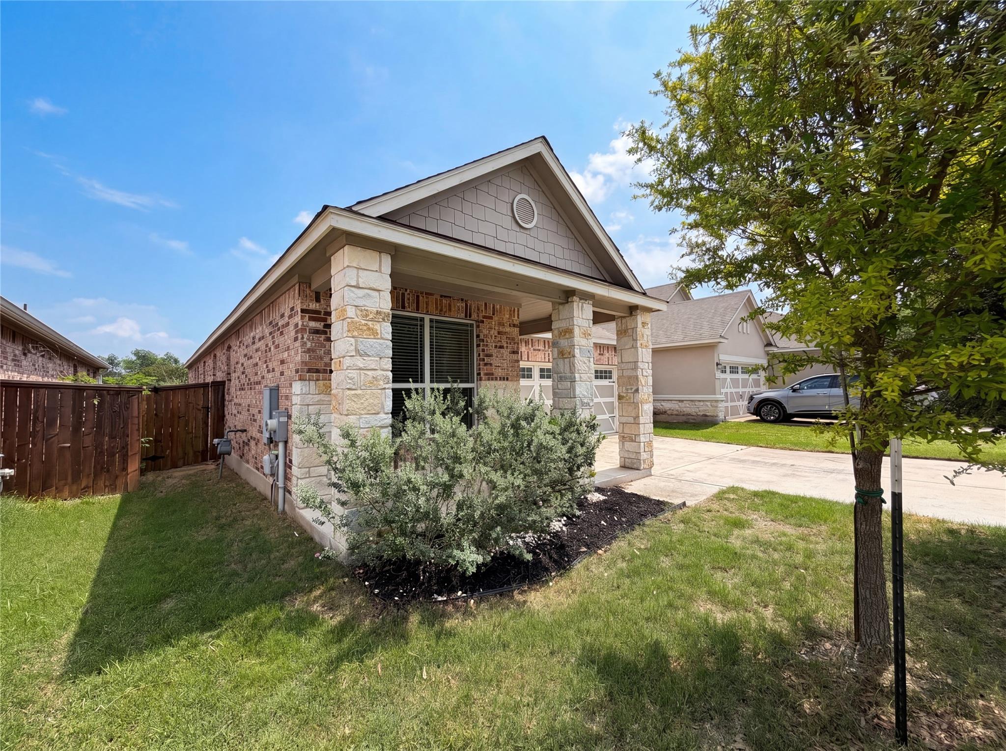 401 Fort William St # 33, Hutto, TX 78634