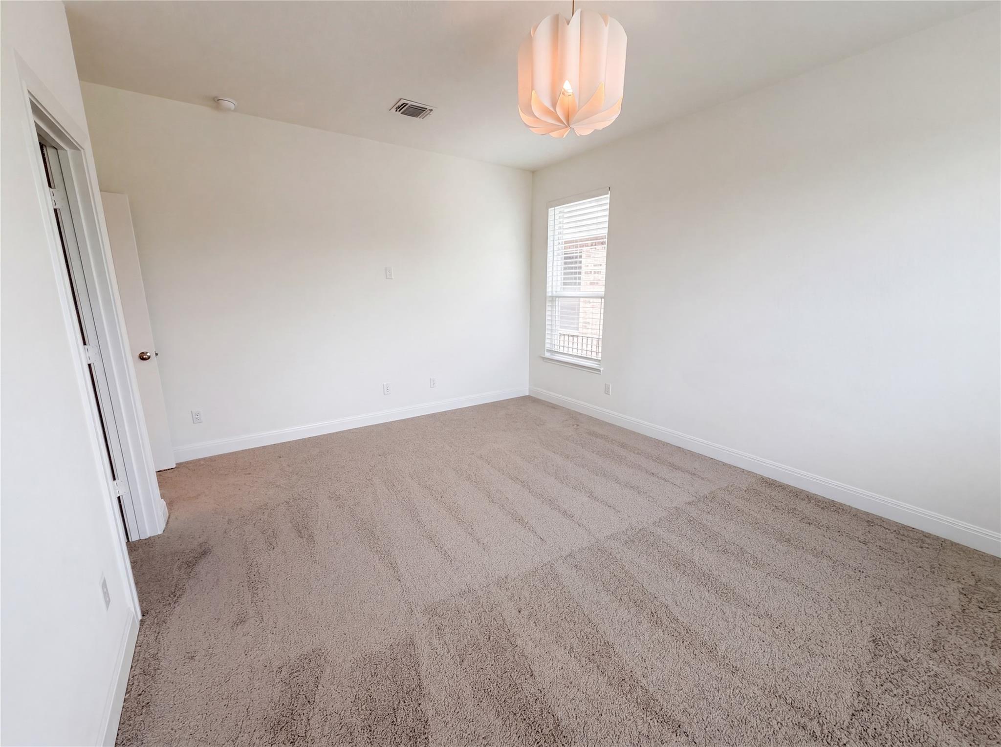 401 Fort William St # 33, Hutto, TX 78634