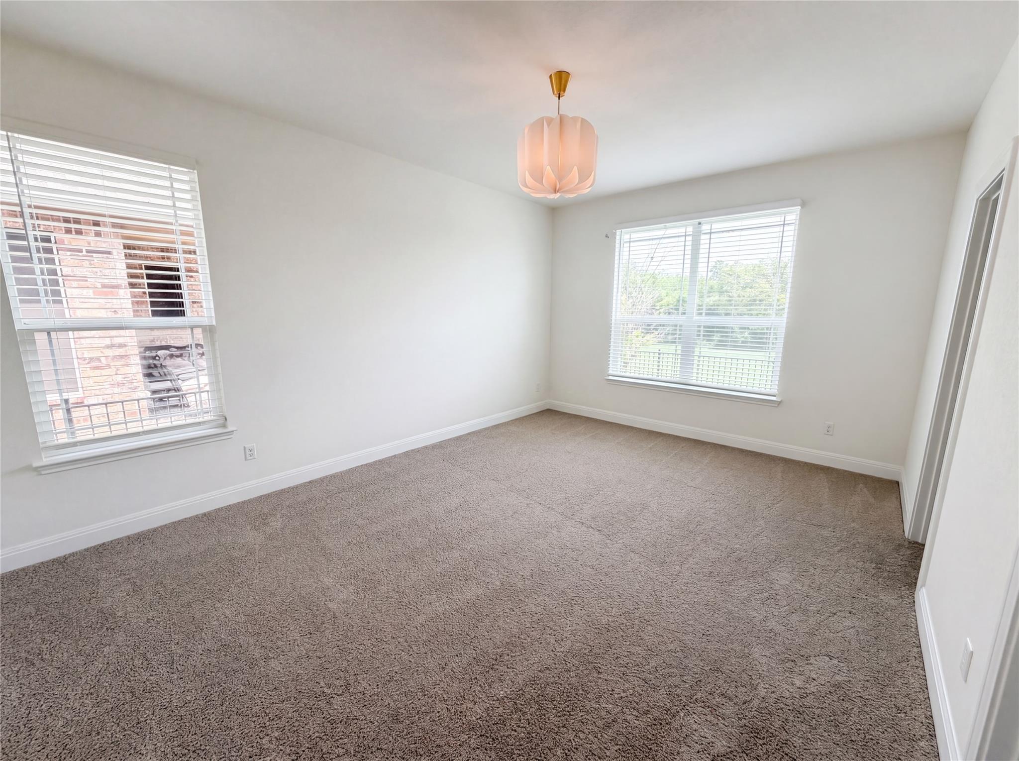 401 Fort William St # 33, Hutto, TX 78634