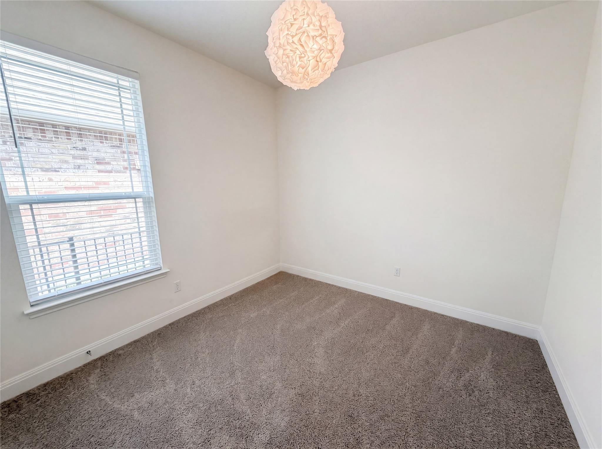 401 Fort William St # 33, Hutto, TX 78634