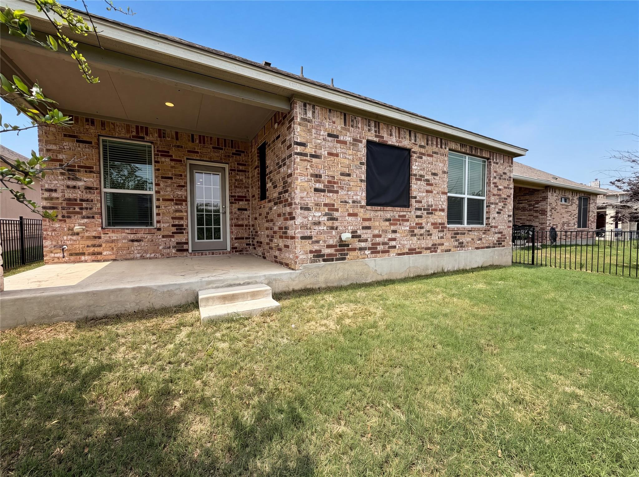 401 Fort William St # 33, Hutto, TX 78634