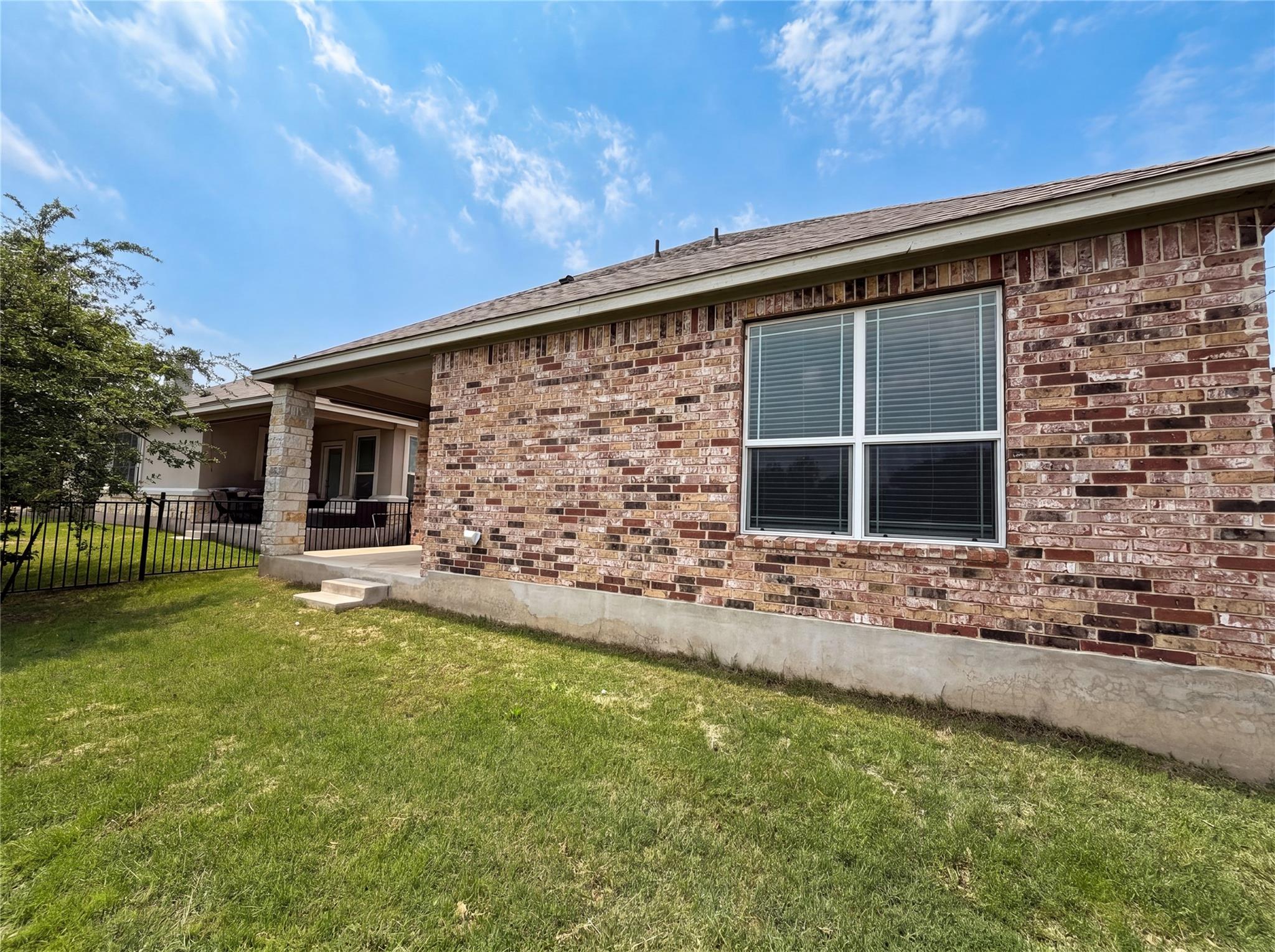 401 Fort William St # 33, Hutto, TX 78634