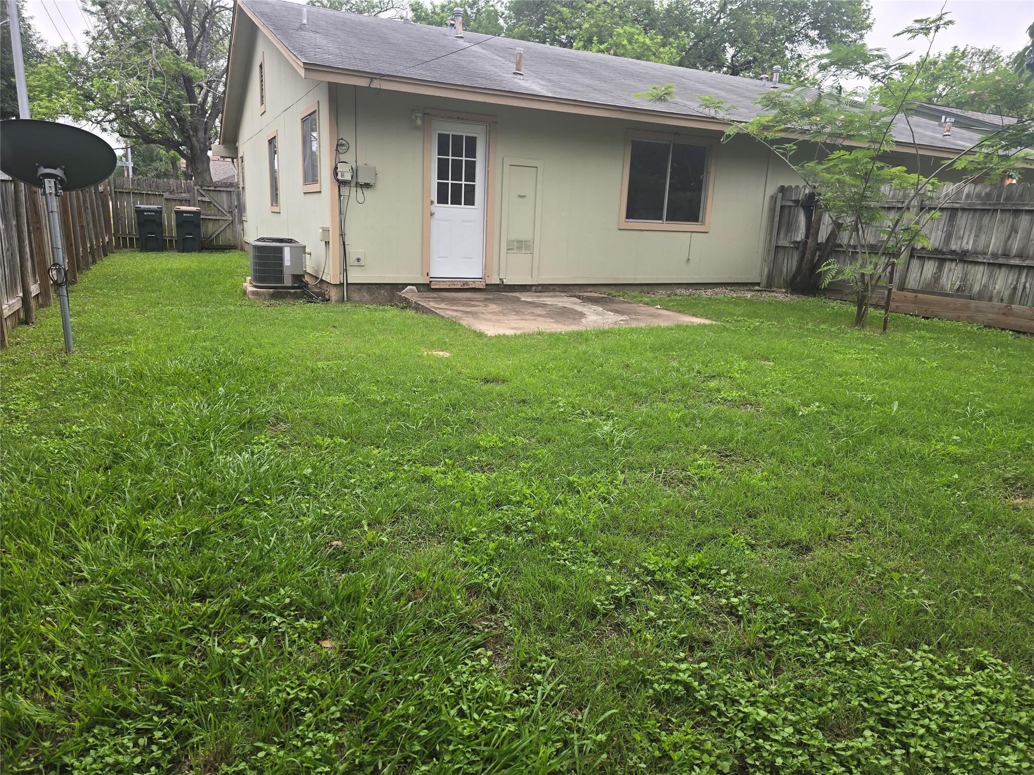 420 Vista West Ct # B, Bastrop, TX 78602