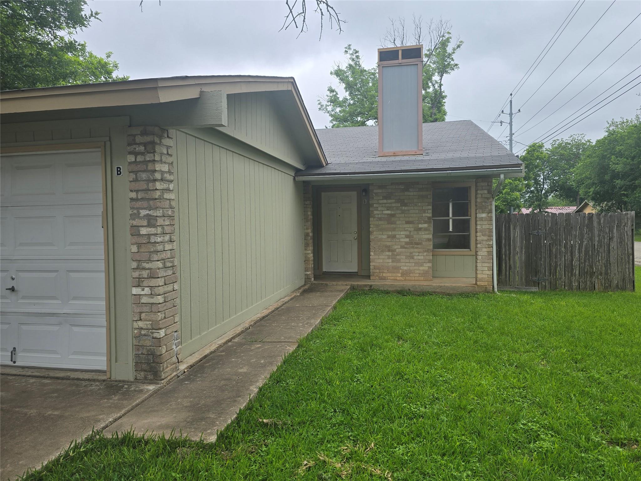 420 Vista West Ct # B, Bastrop, TX 78602