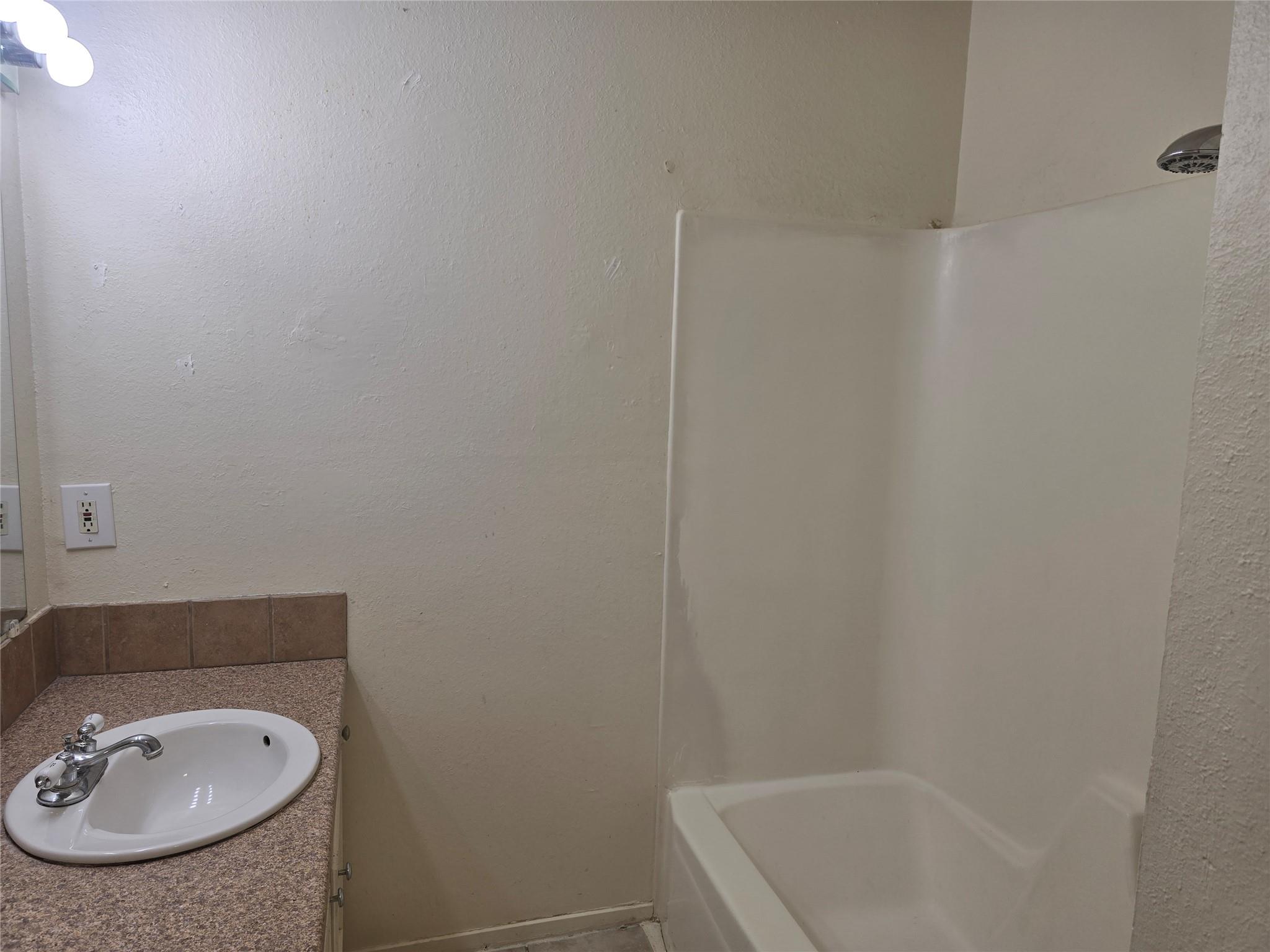 420 Vista West Ct # B, Bastrop, TX 78602