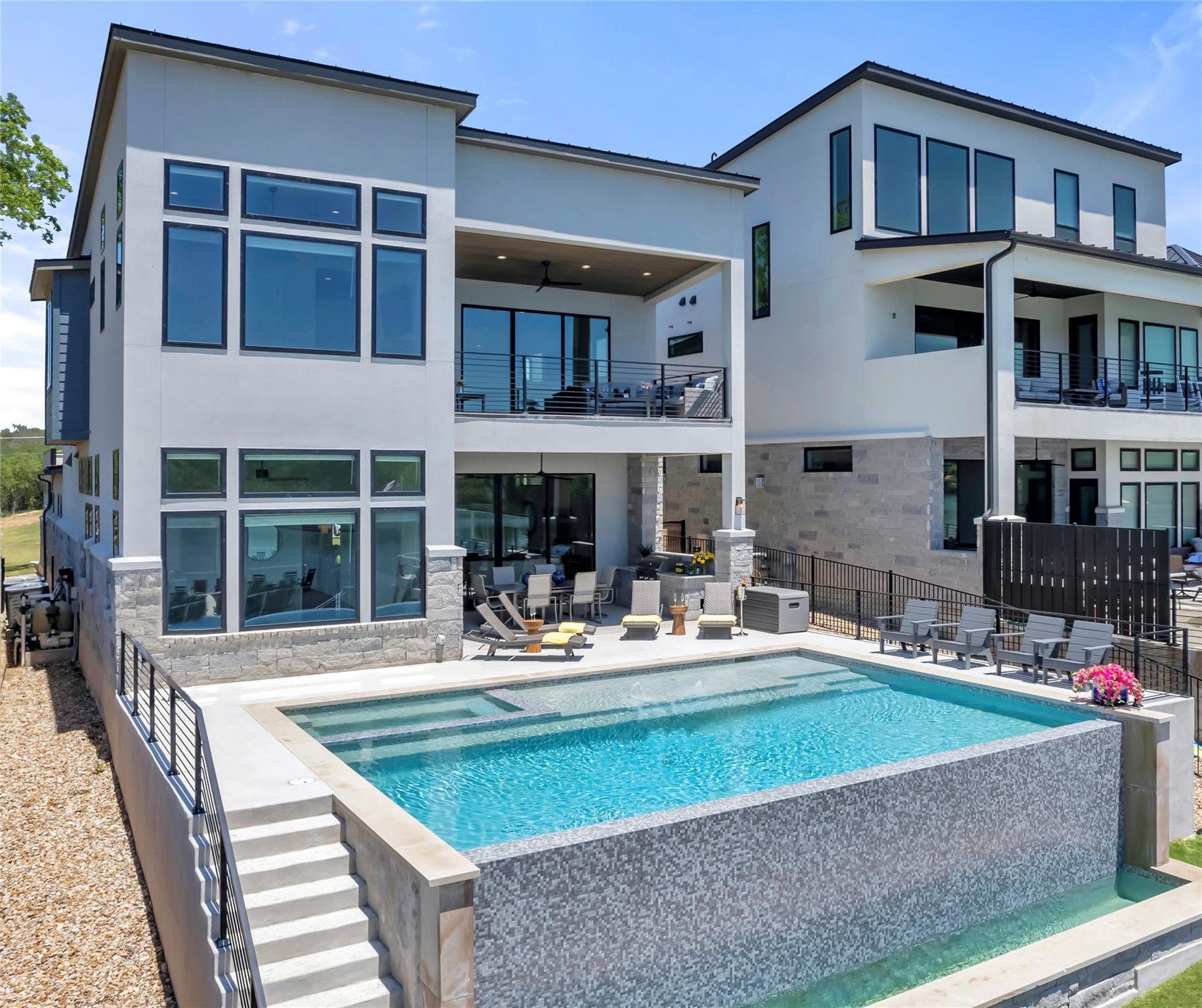 3208 River Oaks Dr, Kingsland, TX 78639