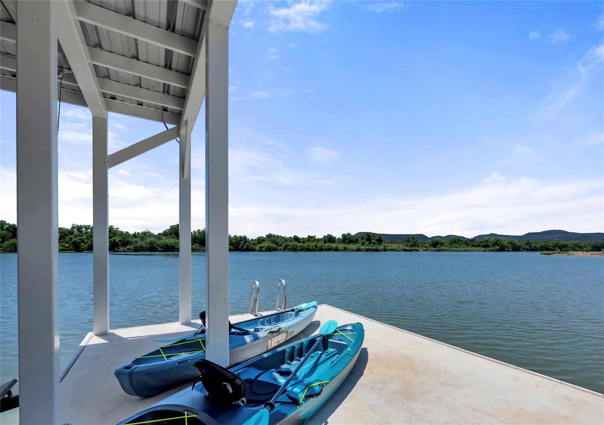 3208 River Oaks Dr, Kingsland, TX 78639