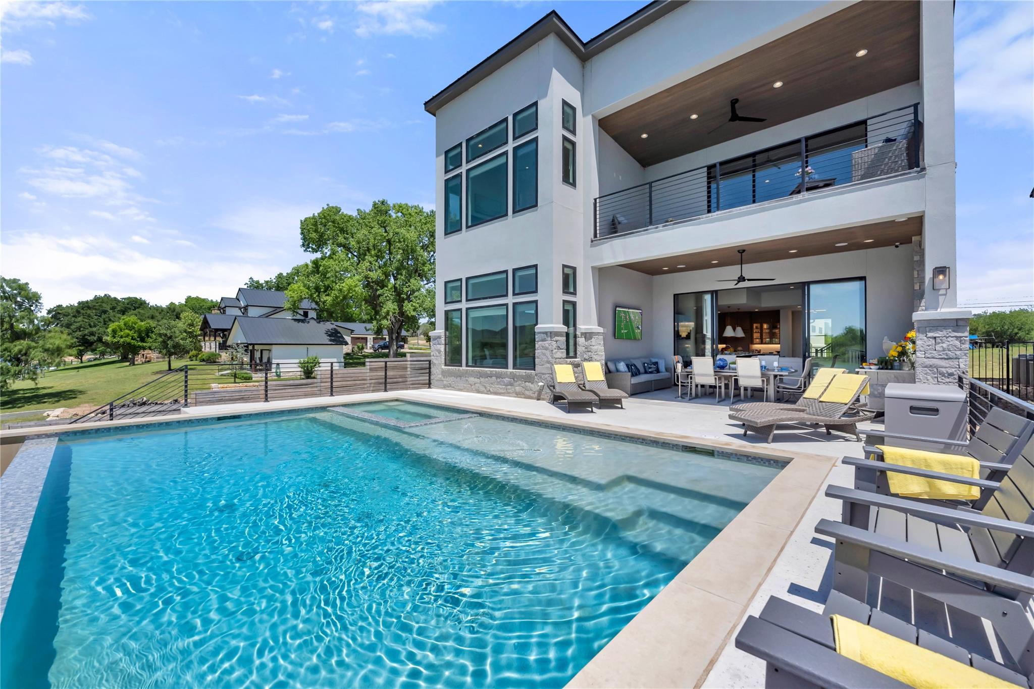3208 River Oaks Dr, Kingsland, TX 78639