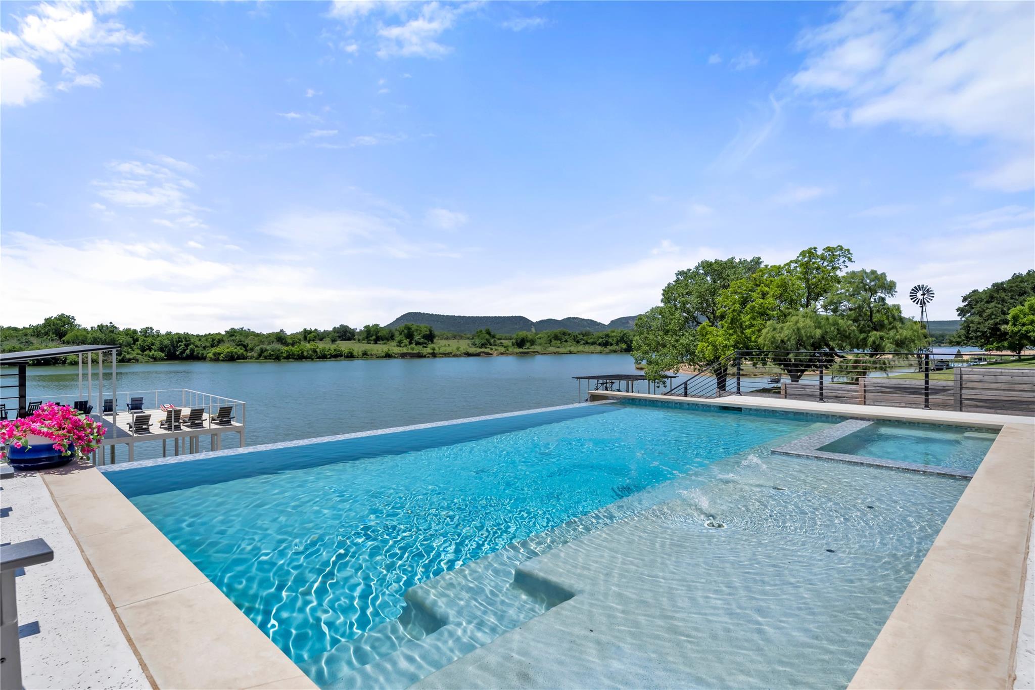 3208 River Oaks Dr, Kingsland, TX 78639