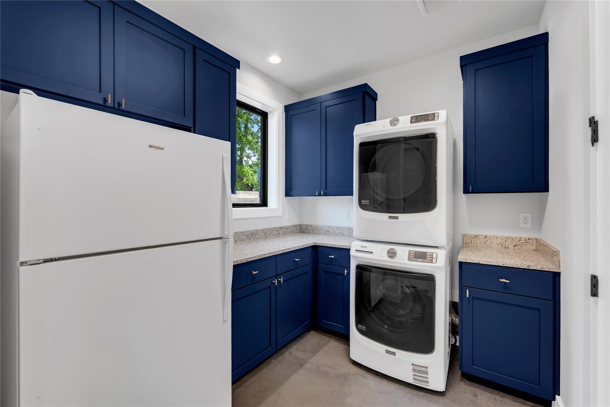 3208 River Oaks Dr, Kingsland, TX 78639
