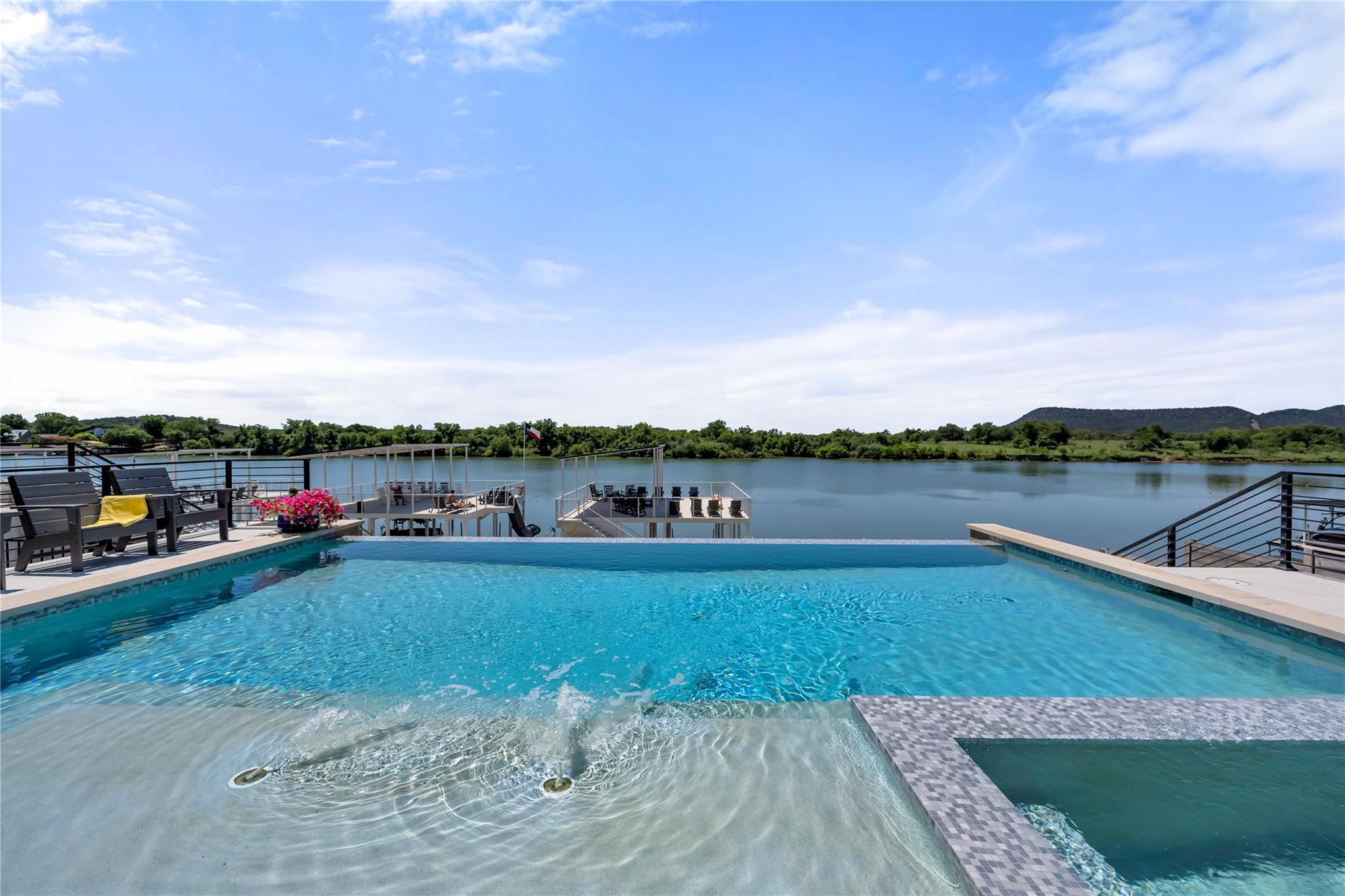 3208 River Oaks Dr, Kingsland, TX 78639