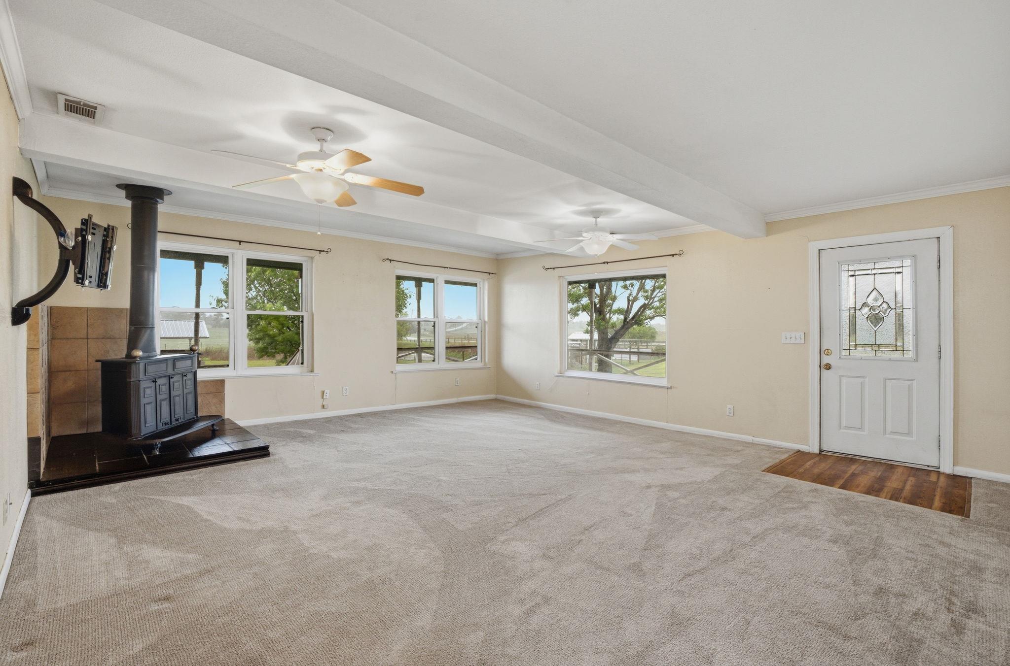 1000 County Road 458, Coupland, TX 78615