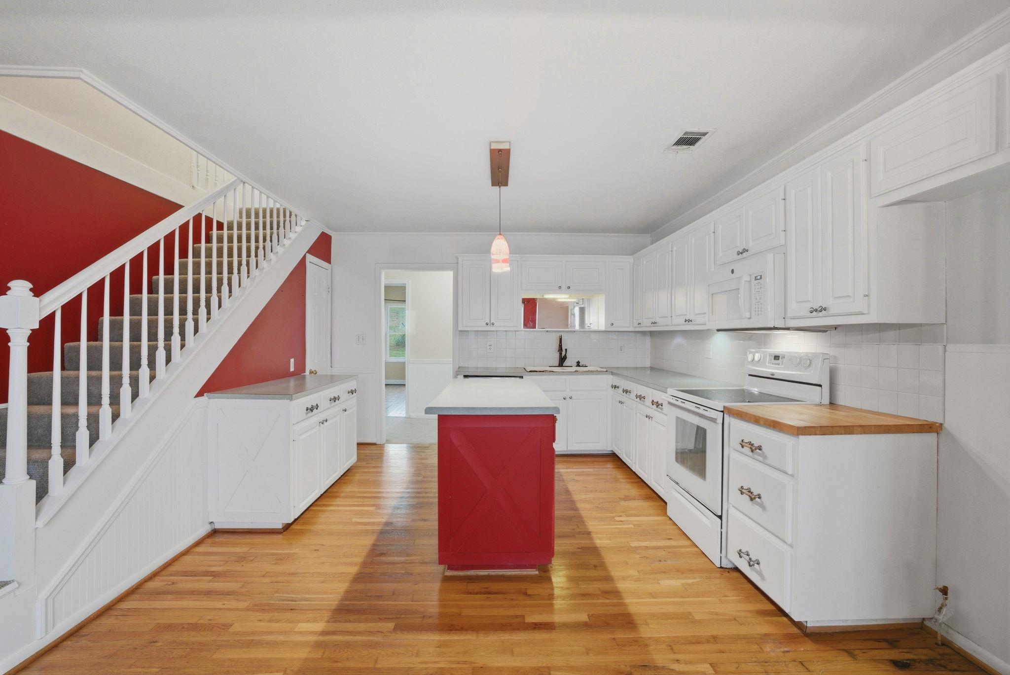 1000 County Road 458, Coupland, TX 78615