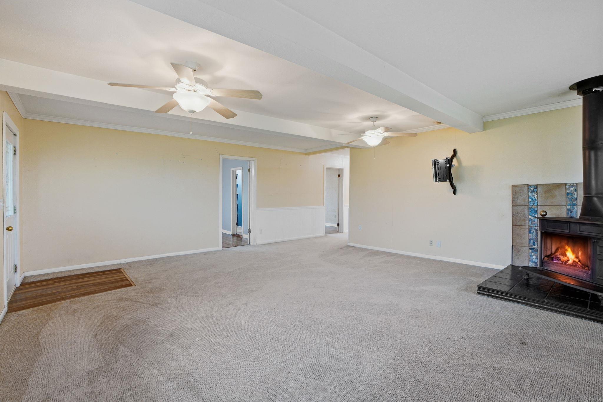 1000 County Road 458, Coupland, TX 78615