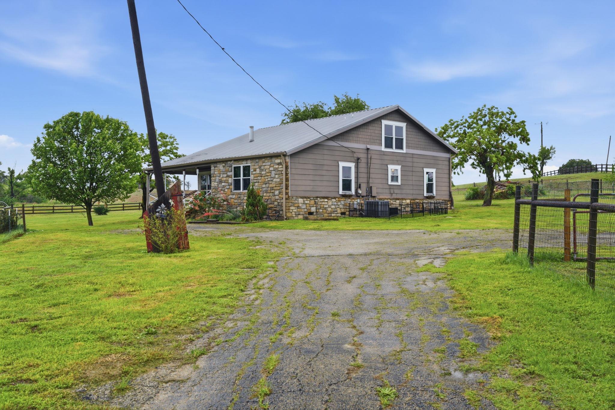 1000 County Road 458, Coupland, TX 78615