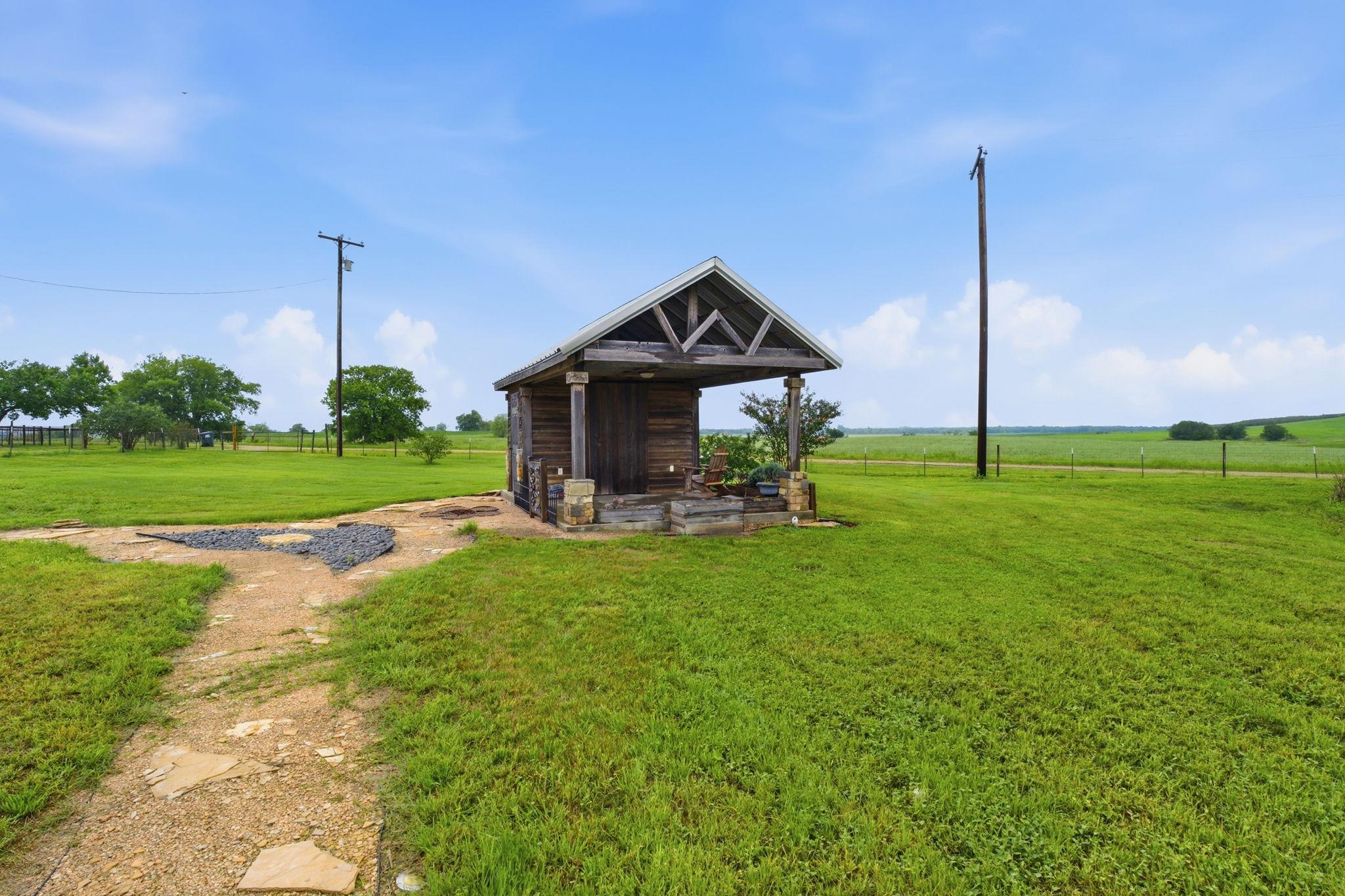 1000 County Road 458, Coupland, TX 78615