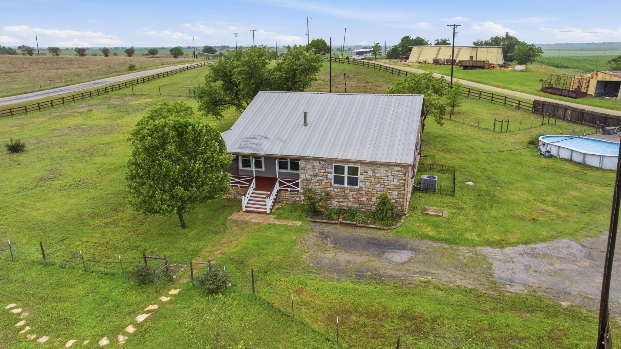 1000 County Road 458, Coupland, TX 78615