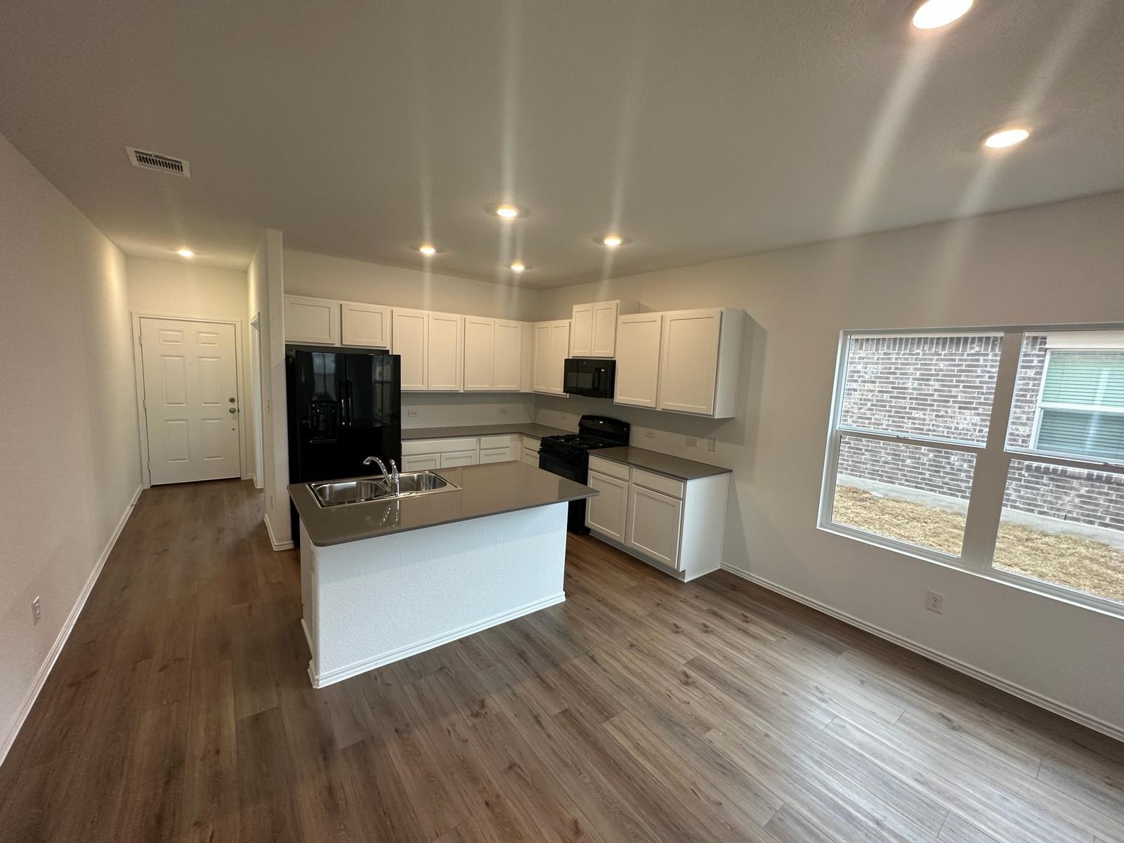 312 Sonterra Dr, San Marcos, TX 78666