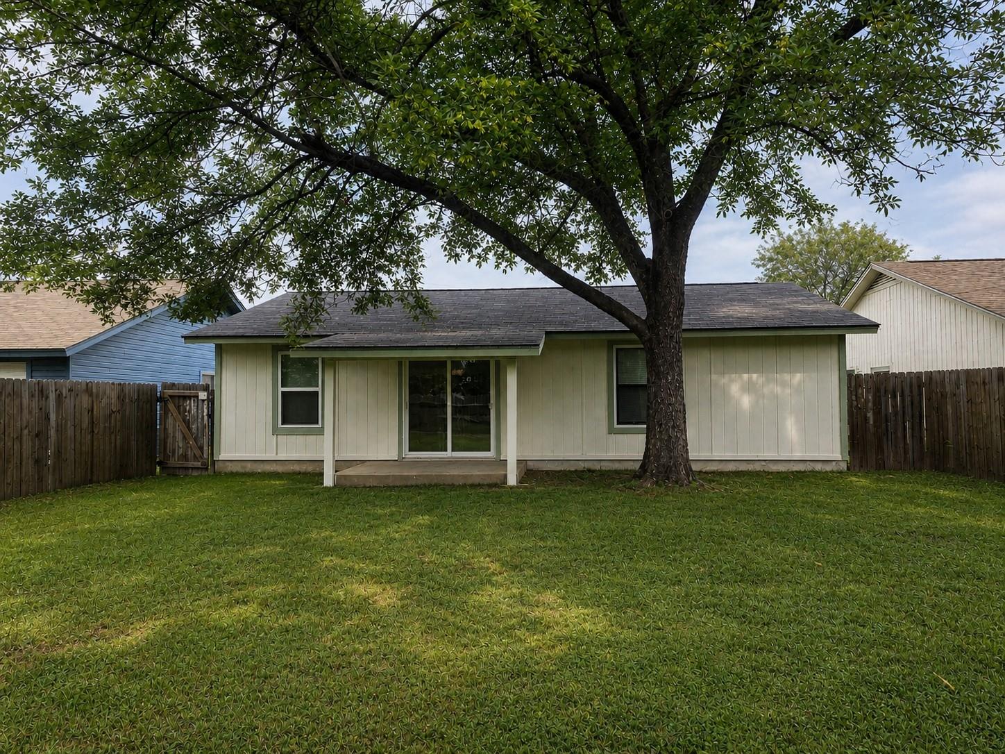 104 E Eggleston St, Manor, TX 78653