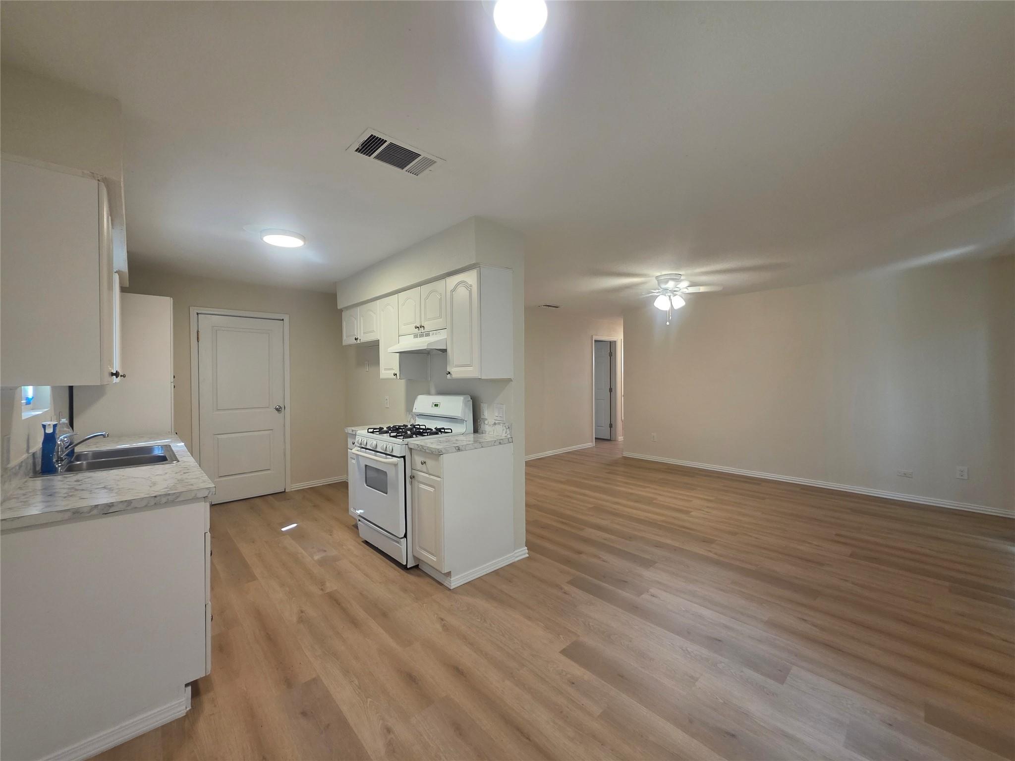 104 E Eggleston St, Manor, TX 78653