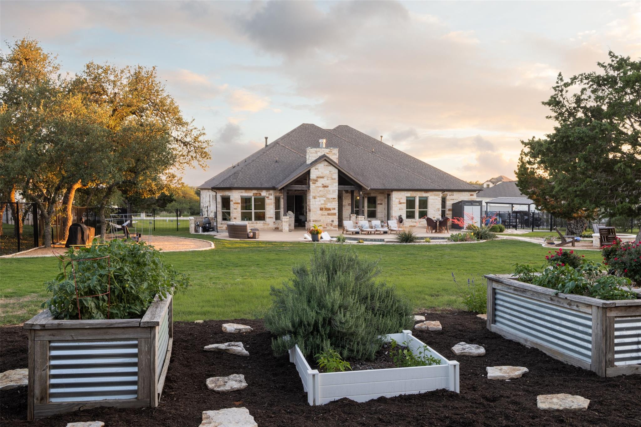 893 Blue Ridge Dr, Dripping Springs, TX 78620