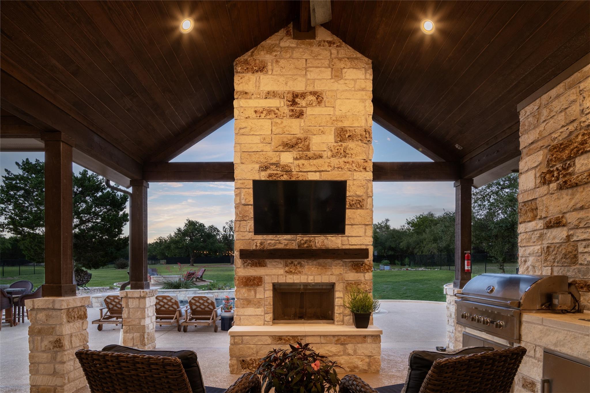 893 Blue Ridge Dr, Dripping Springs, TX 78620
