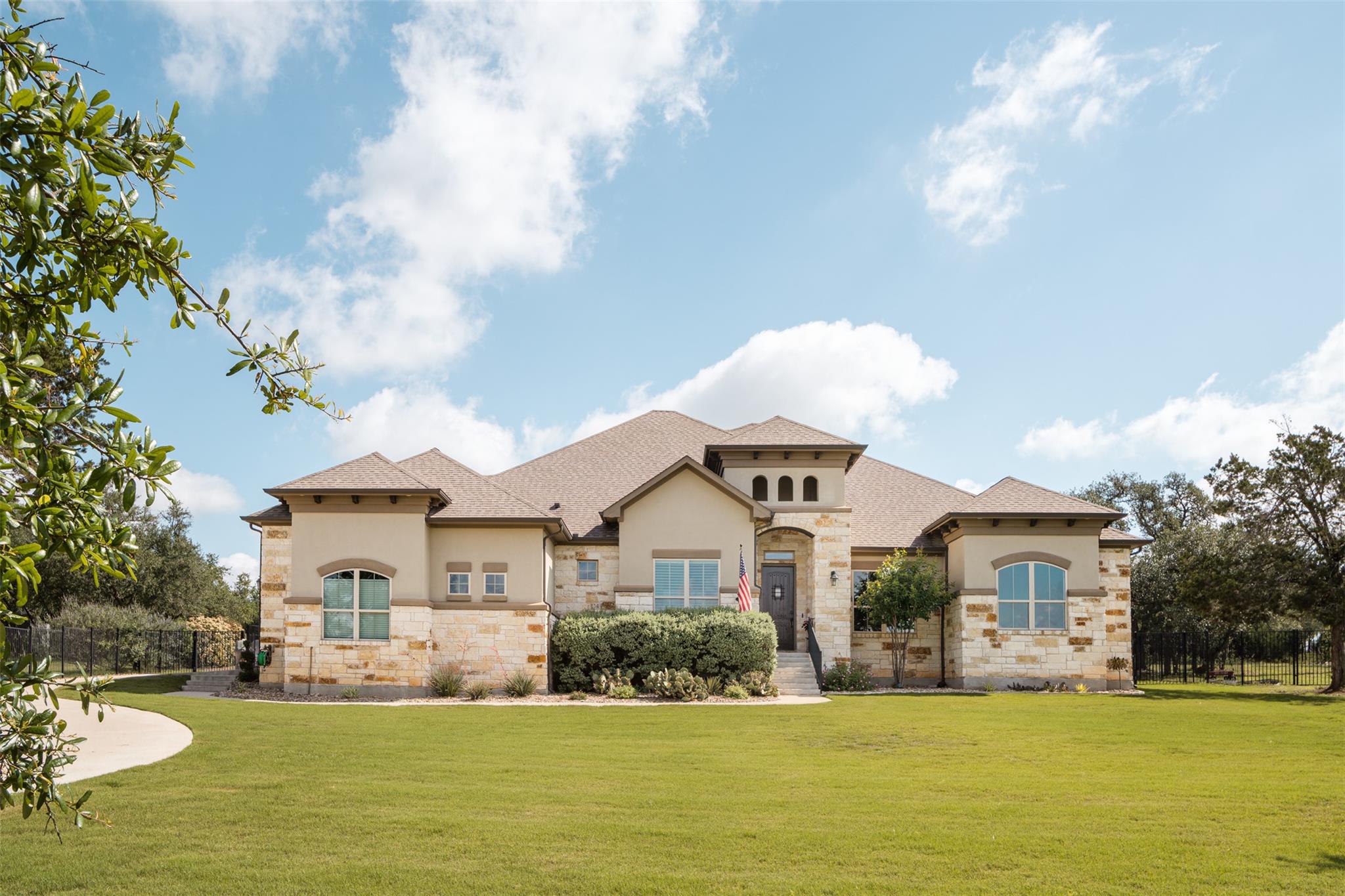 893 Blue Ridge Dr, Dripping Springs, TX 78620