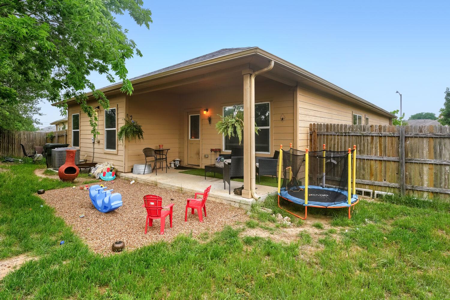 274 Orchard Ln, Kyle, TX 78640