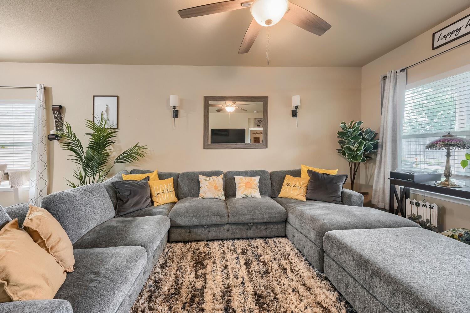 274 Orchard Ln, Kyle, TX 78640