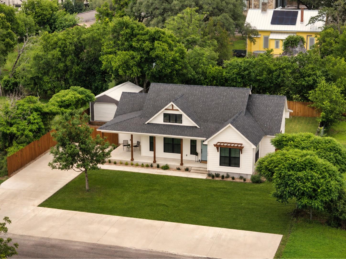 402 E Ash Dr, Johnson City, TX 78636