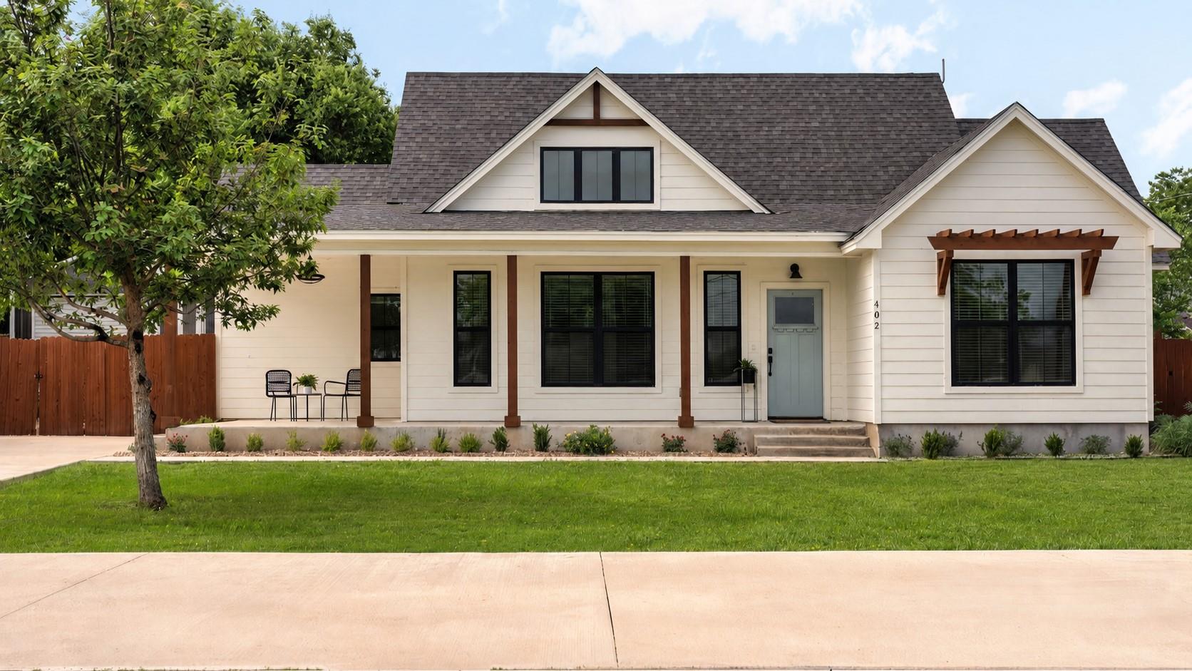 402 E Ash Dr, Johnson City, TX 78636