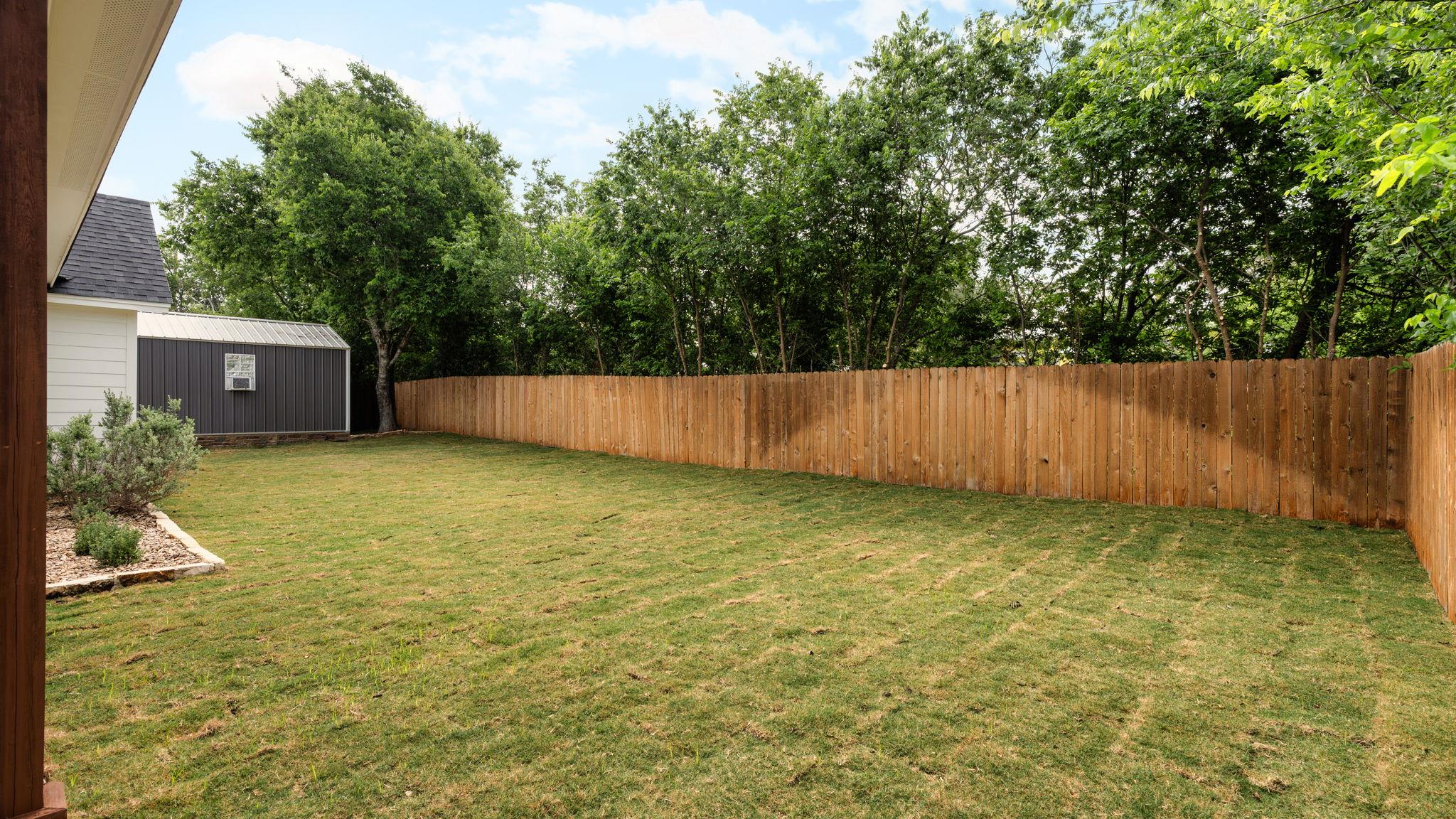 402 E Ash Dr, Johnson City, TX 78636