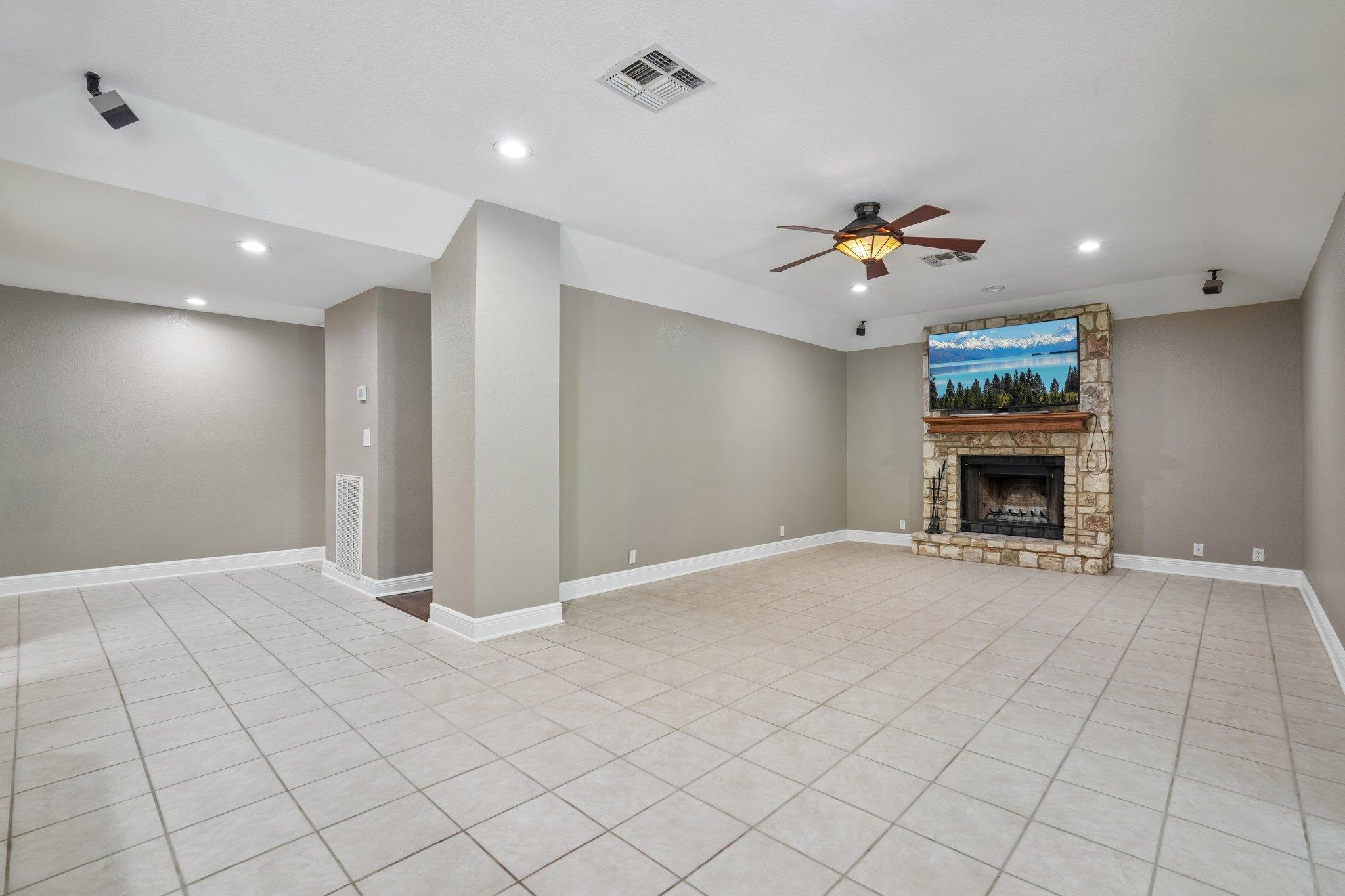 716 River Cliff Dr, Canyon Lake, TX 78133