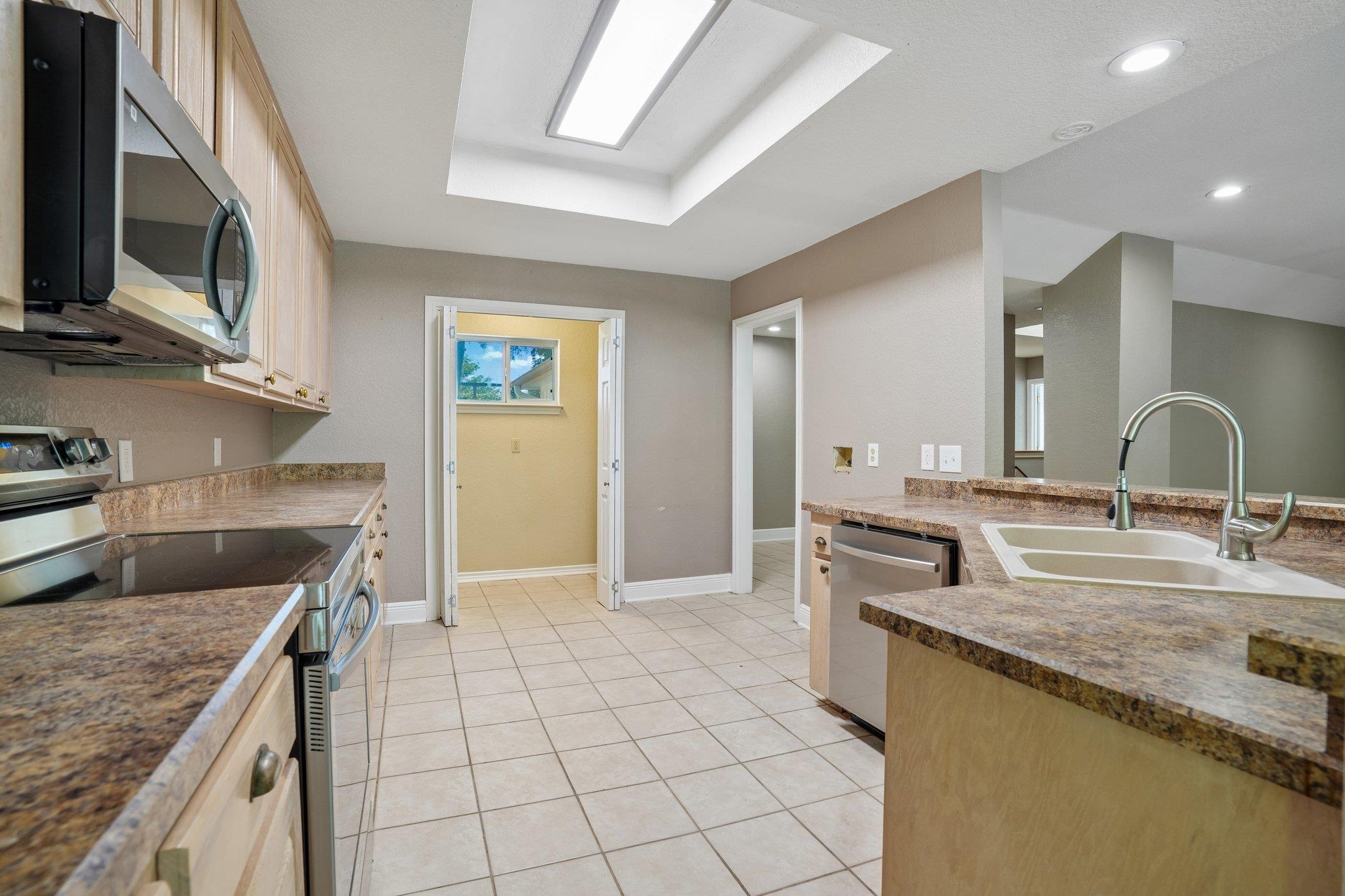 716 River Cliff Dr, Canyon Lake, TX 78133