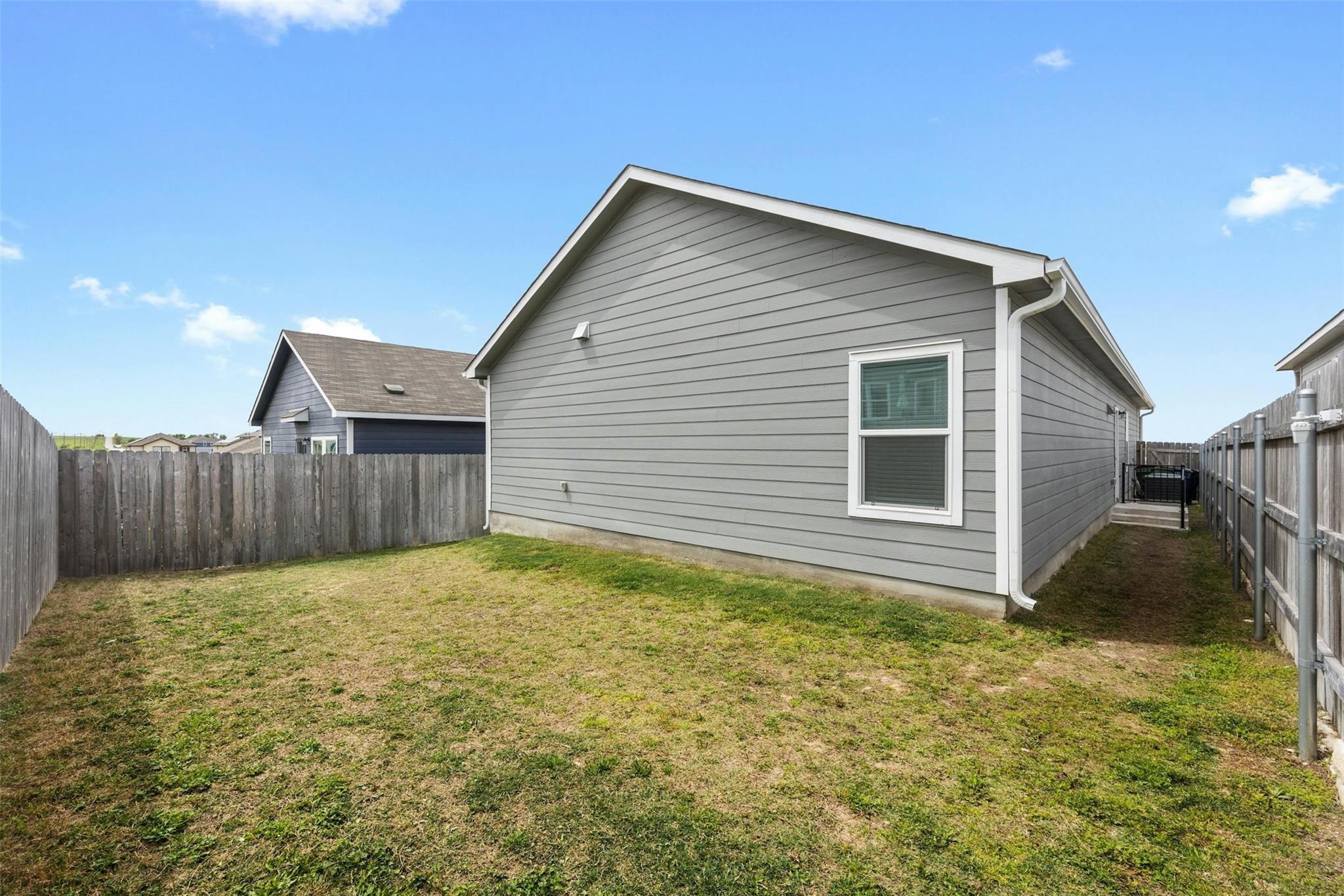 221 Barbary Coast Ln, Jarrell, TX 76537