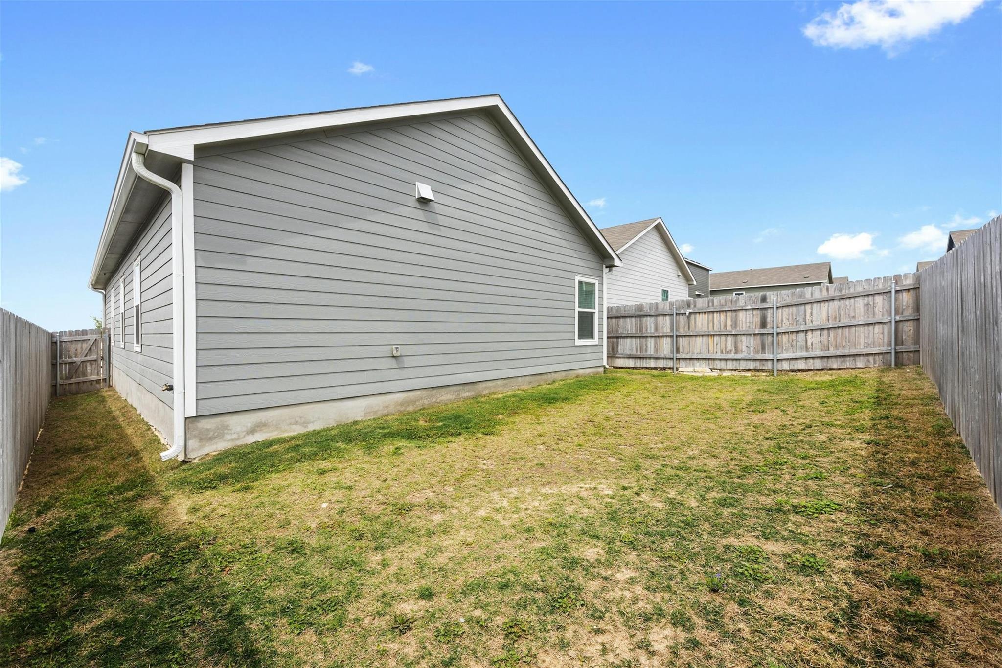 221 Barbary Coast Ln, Jarrell, TX 76537