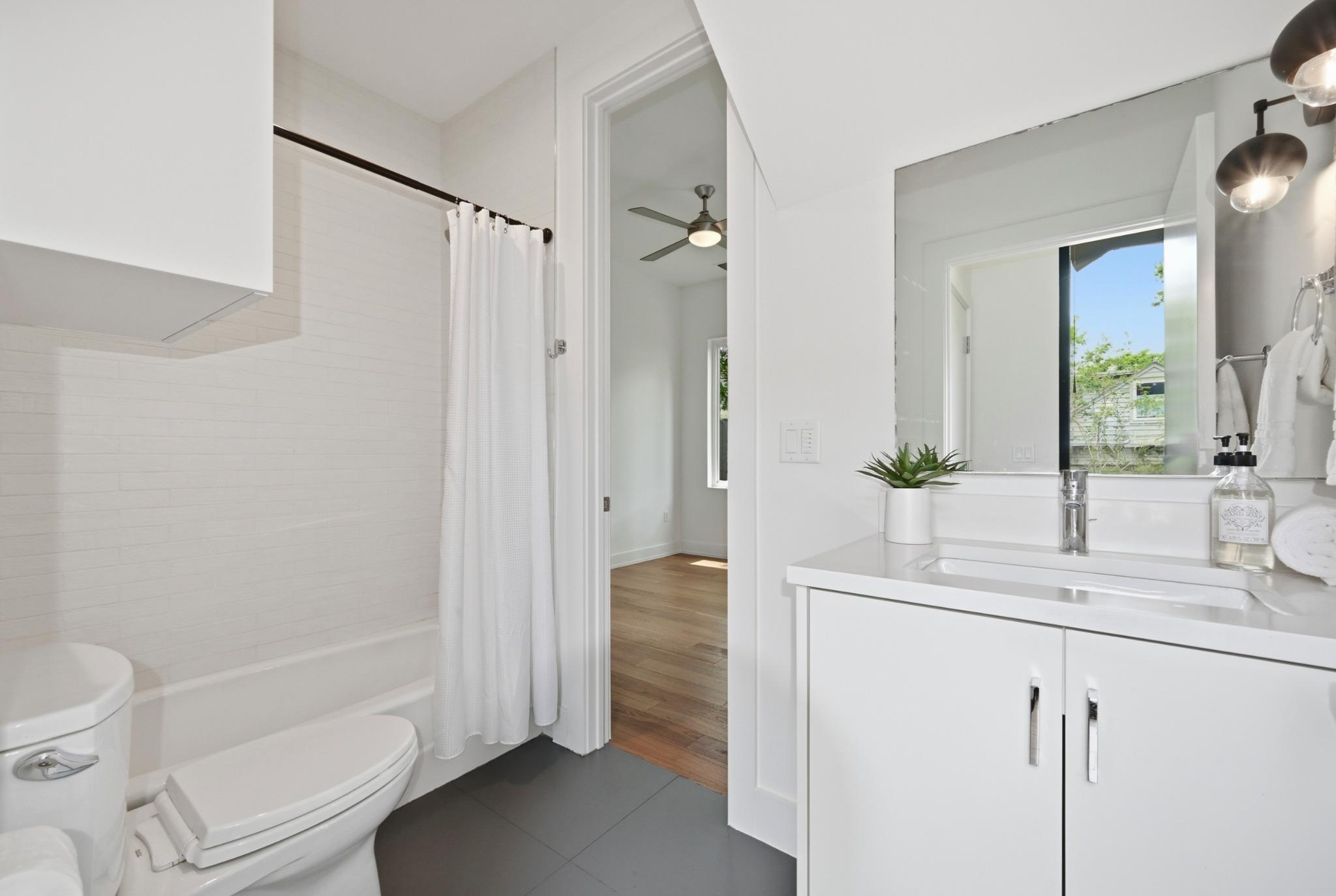2010 Goodrich Ave # 8B, Austin, TX 78704