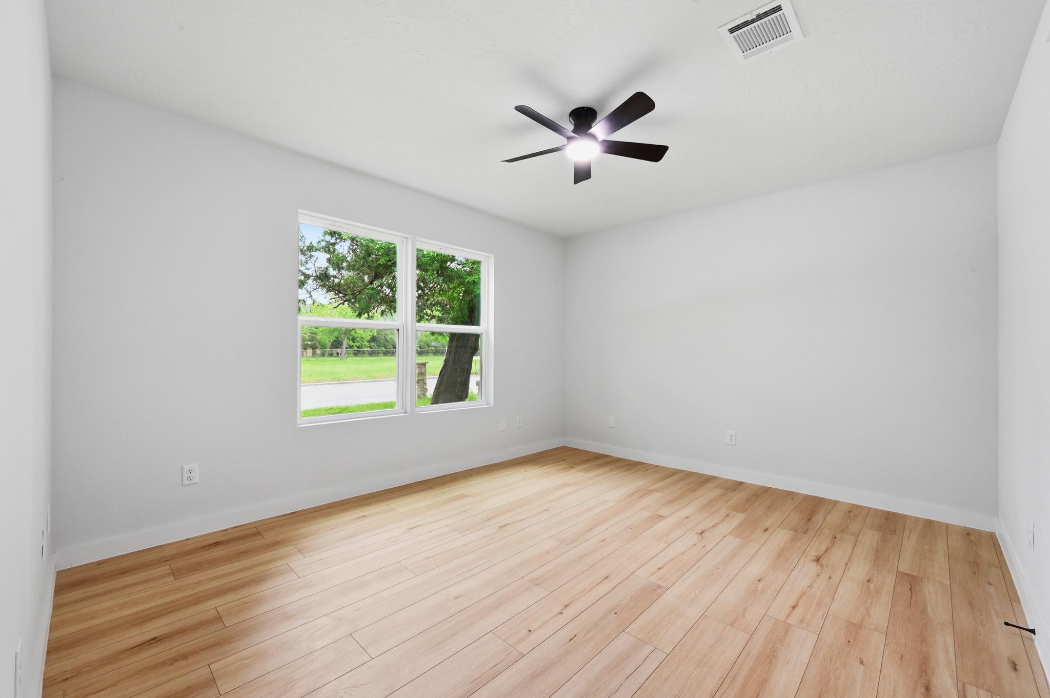 827 Clearfork St, Lockhart, TX 78644